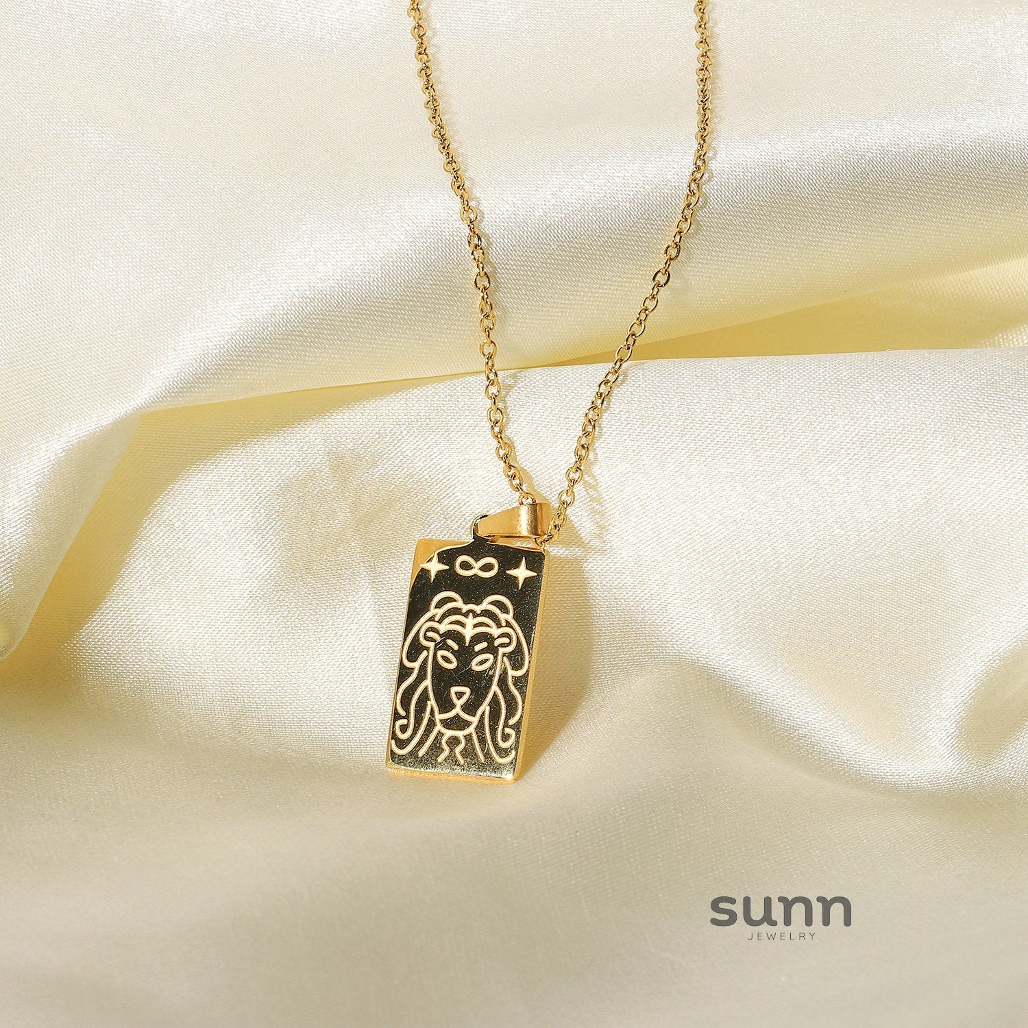 Syriah Gold Star Eye Necklace