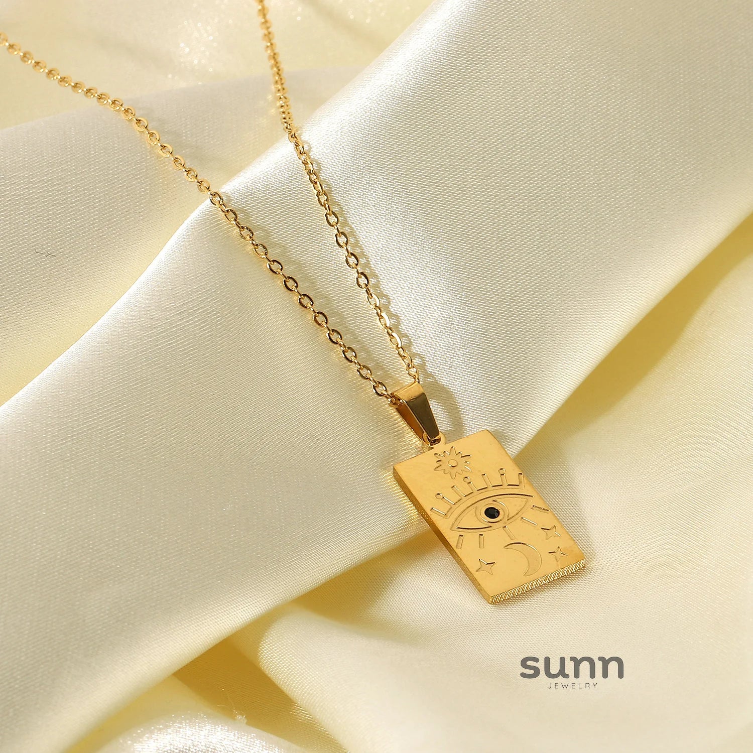Syriah Gold Star Eye Necklace