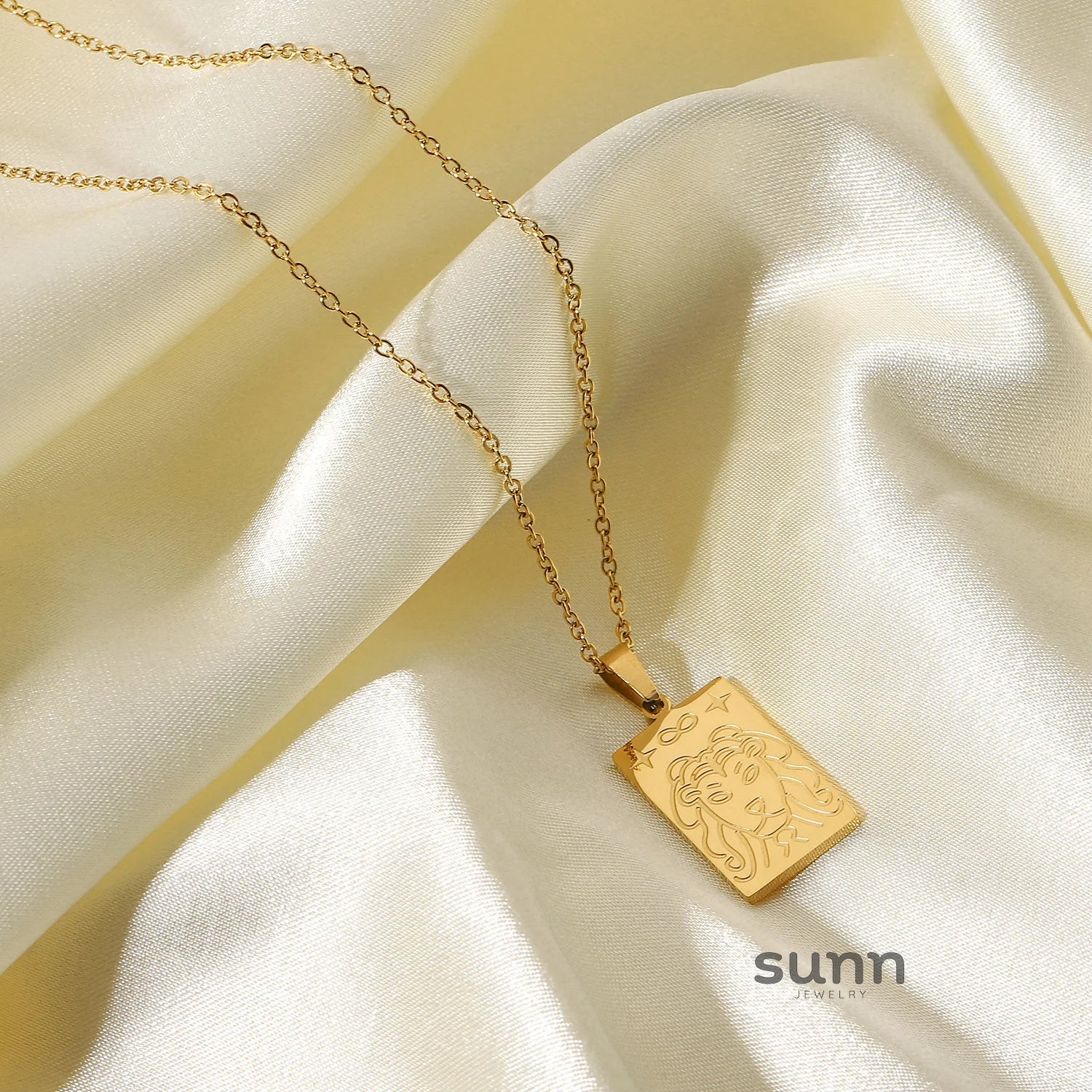 Syriah Gold Star Eye Necklace