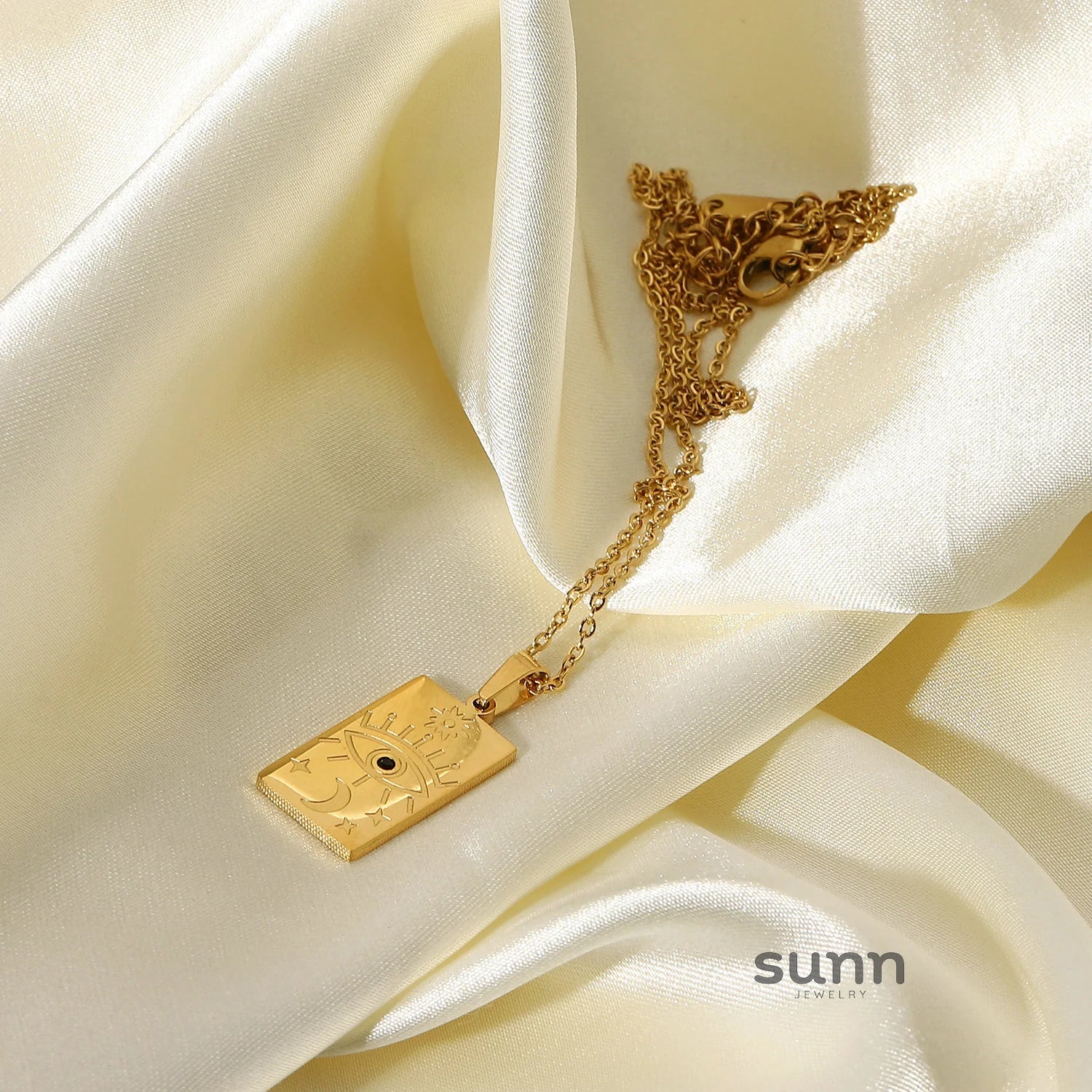 Syriah Gold Star Eye Necklace
