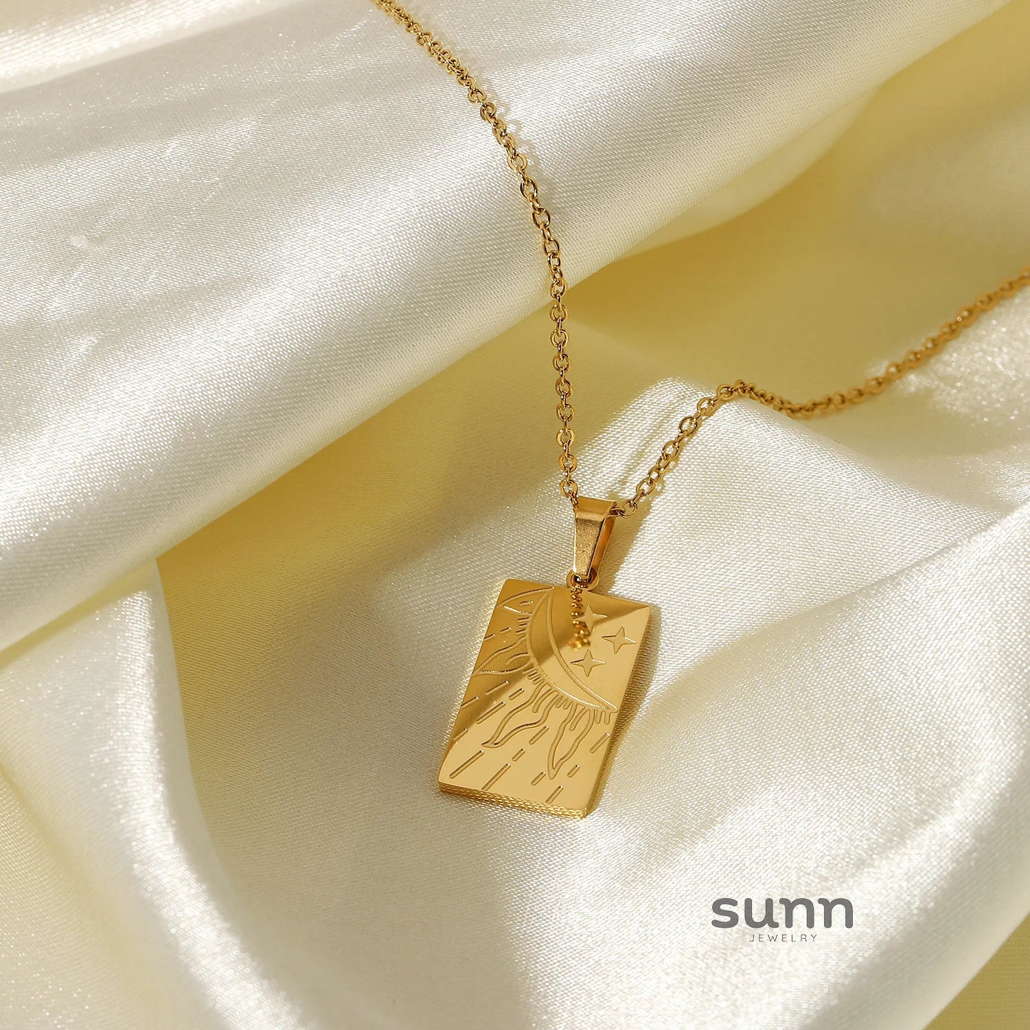 Syriah Gold Star Eye Necklace