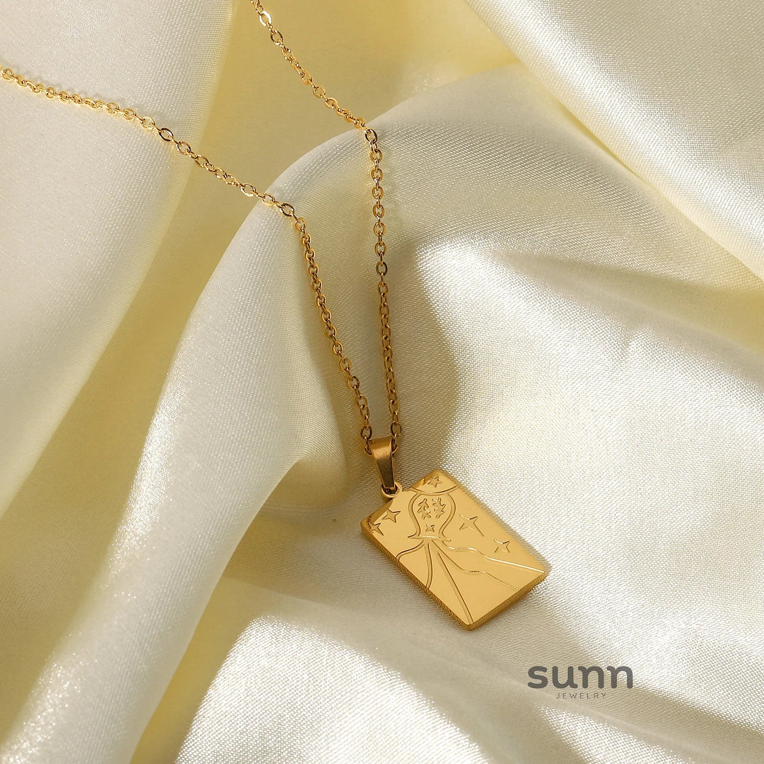 Syriah Gold Star Eye Necklace