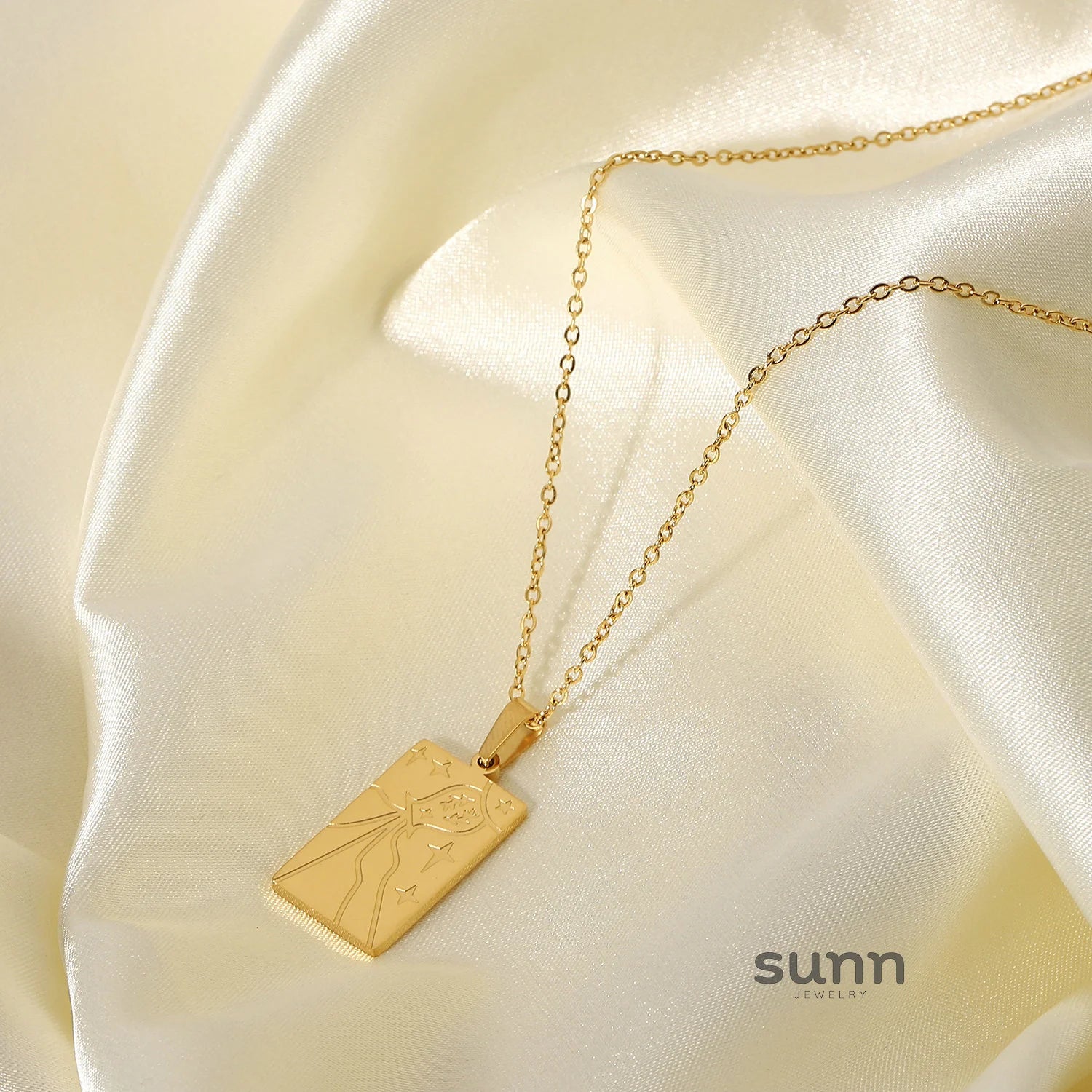 Syriah Gold Star Eye Necklace