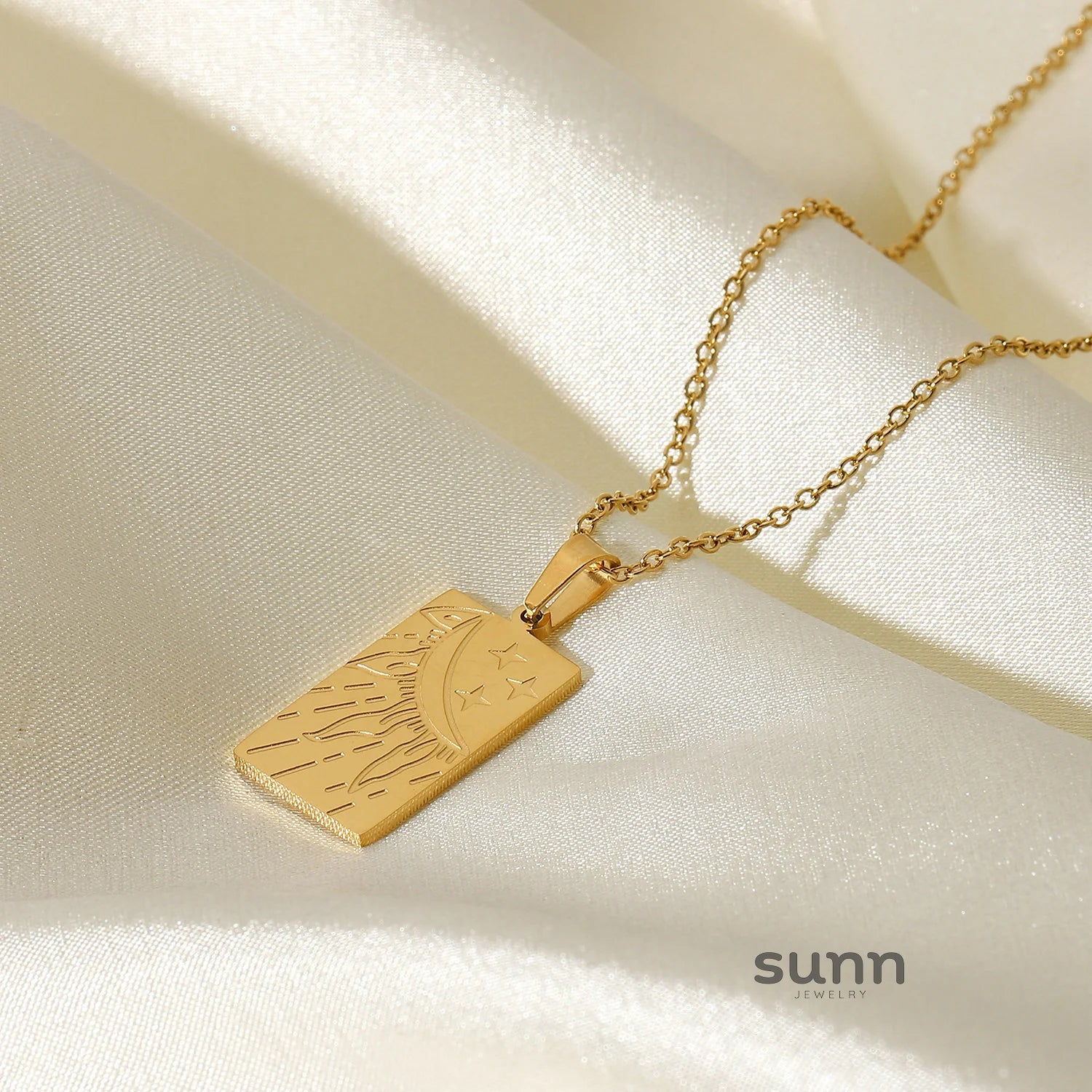 Syriah Gold Star Eye Necklace