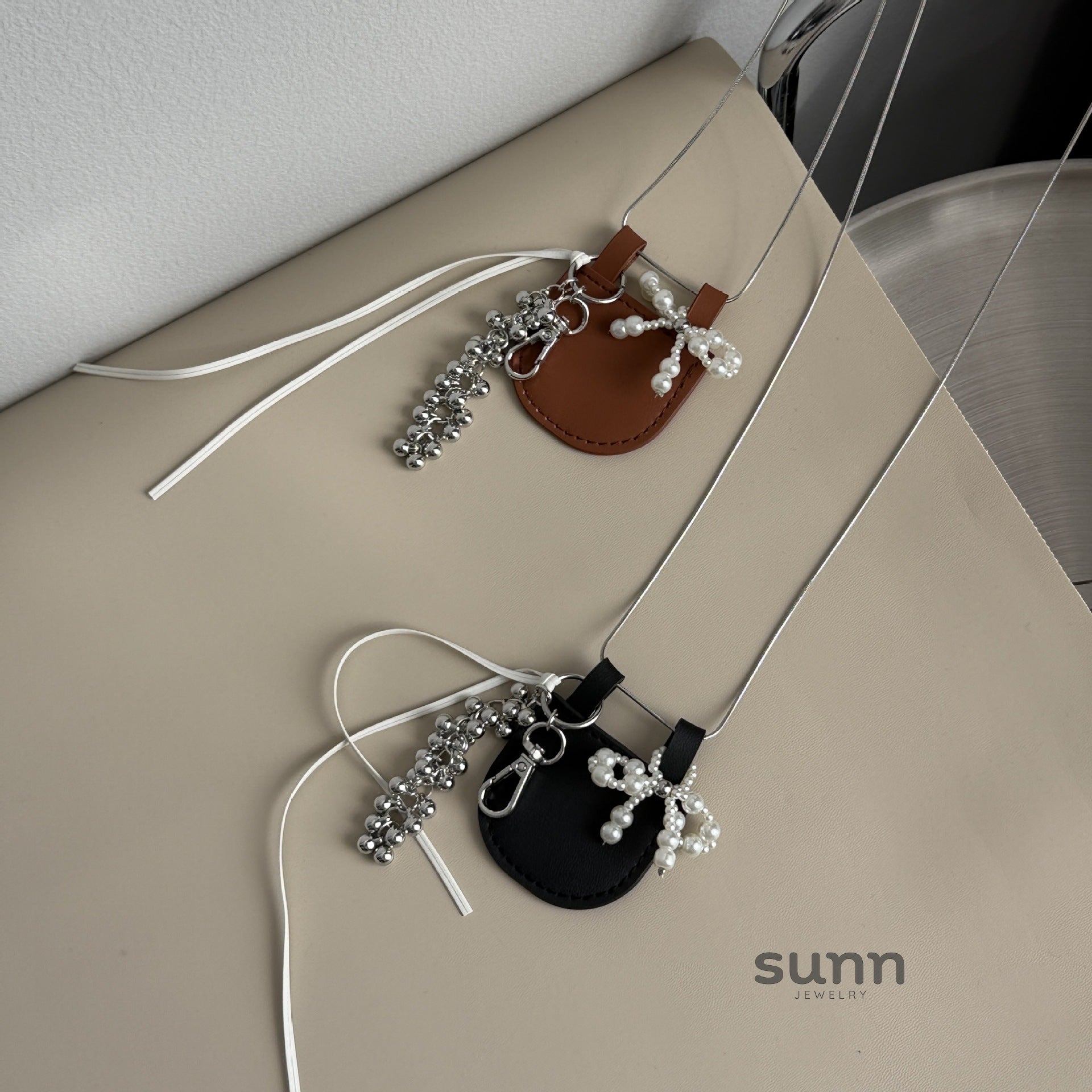 Syriah Pearl Bow Leather Necklace [GN7IRYX2]