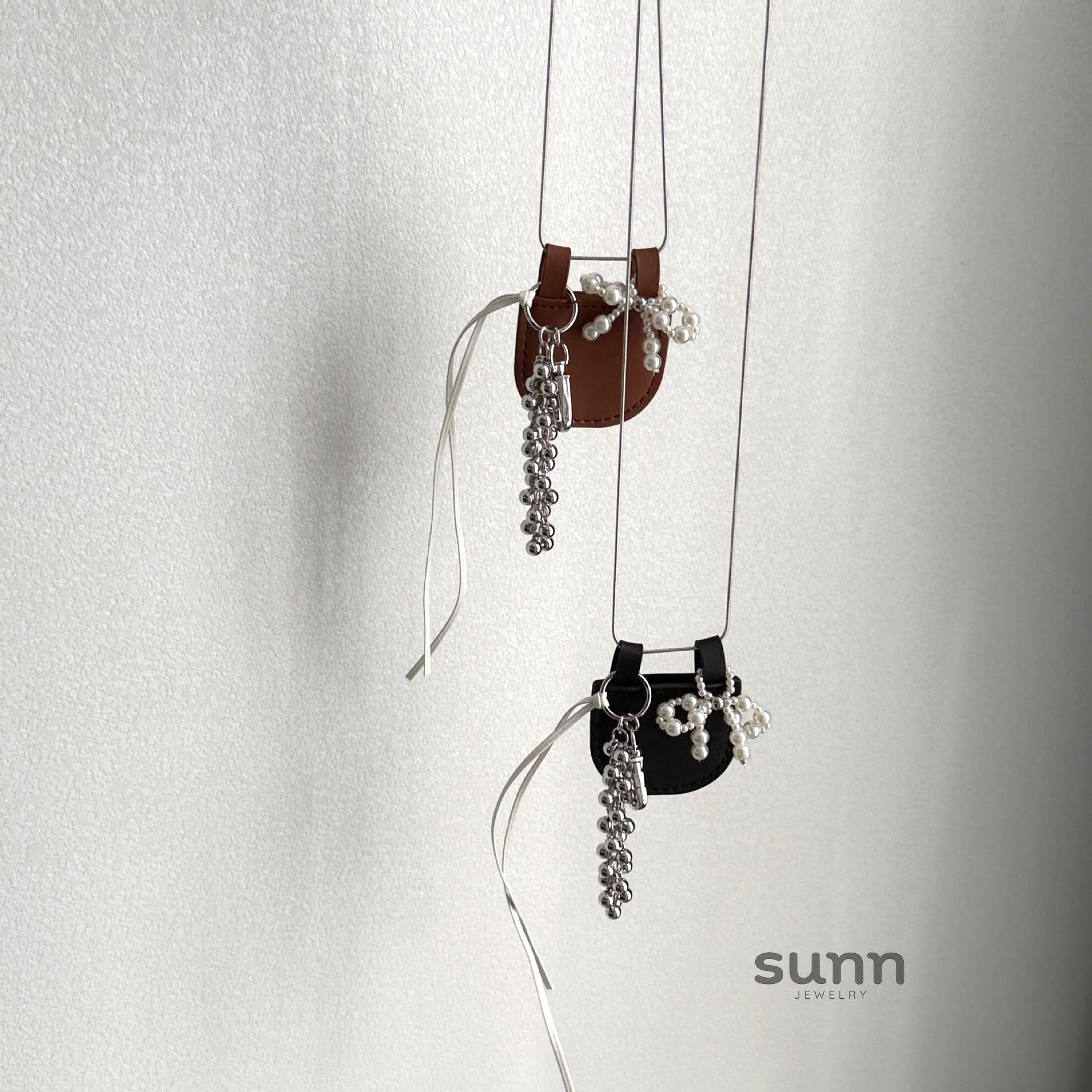 Syriah Pearl Bow Leather Necklace [01E2L34S]