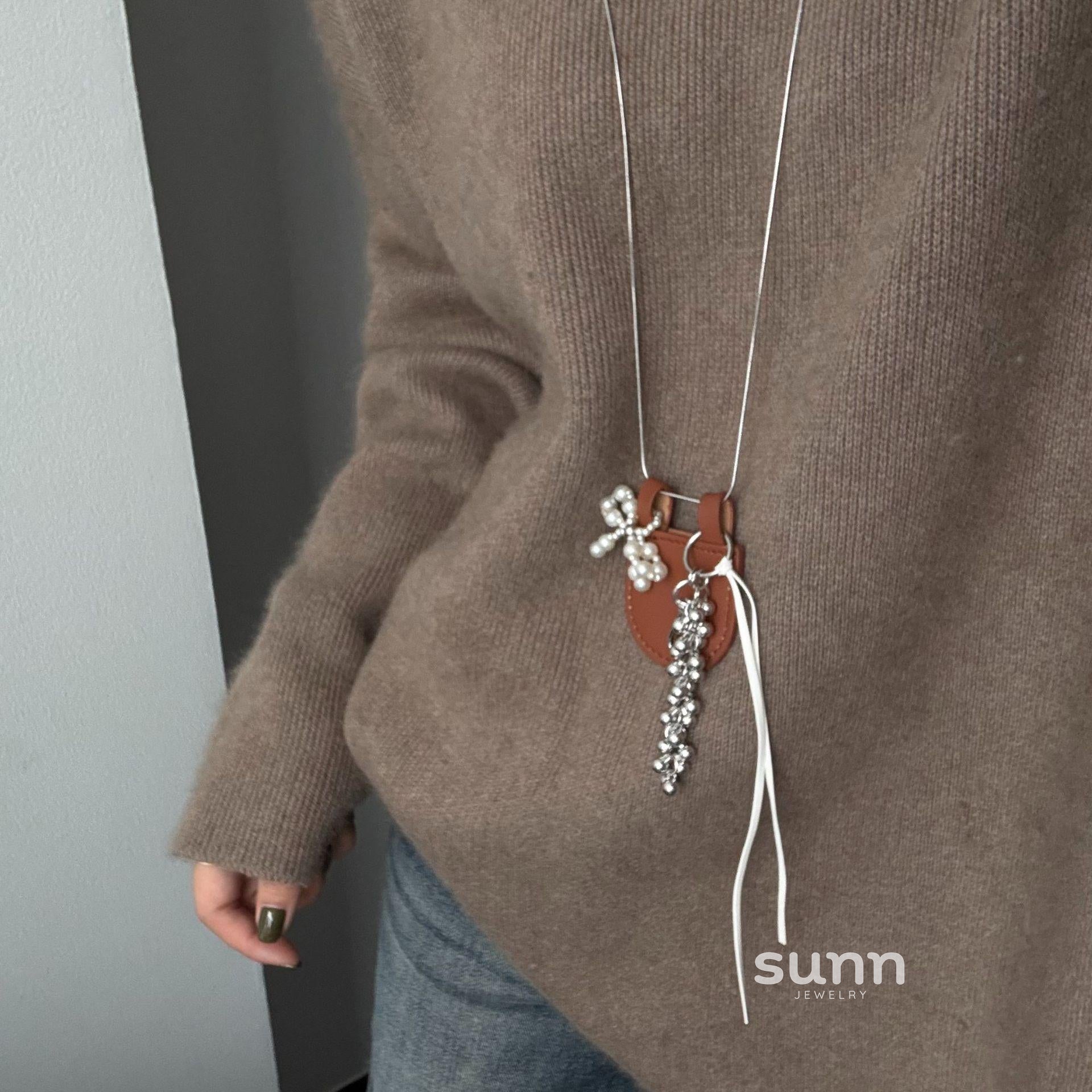 Syriah Pearl Bow Leather Necklace [I7HT7D8S]