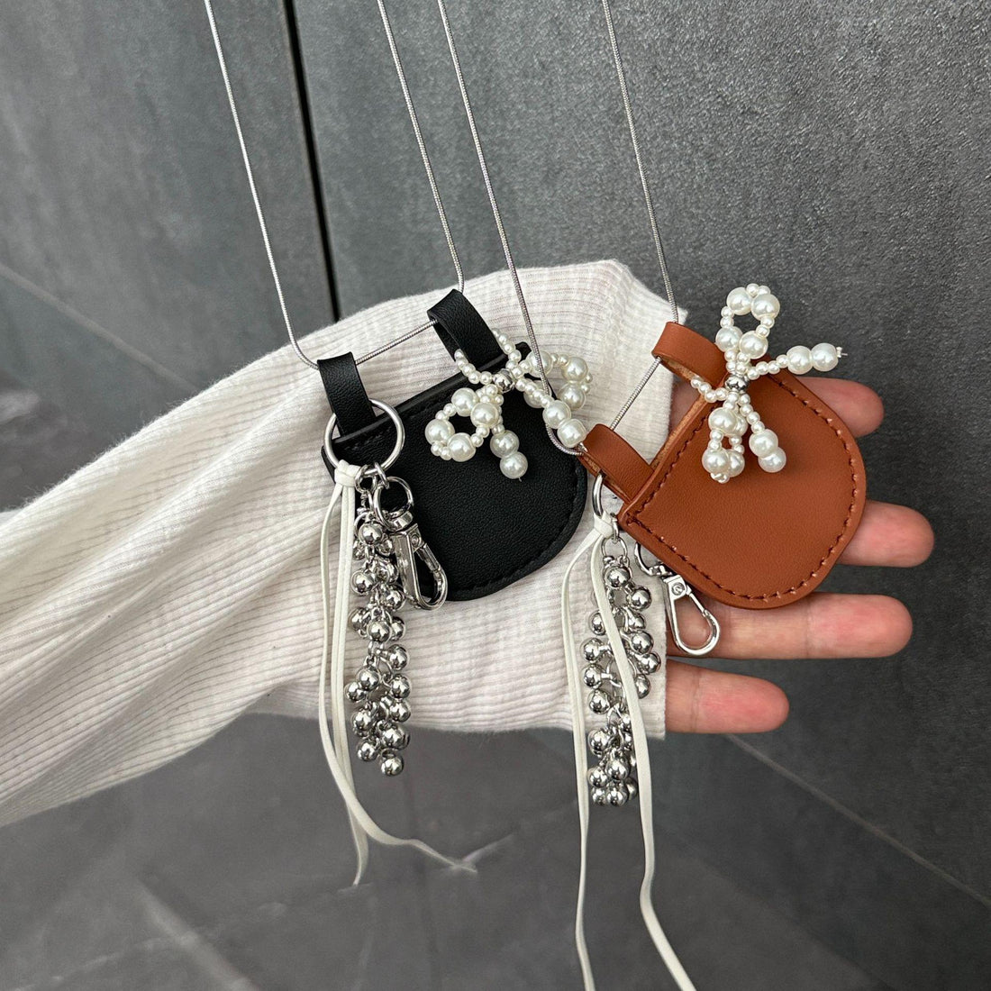 Syriah Pearl Bow Leather Necklace [M5Z9A6H5]