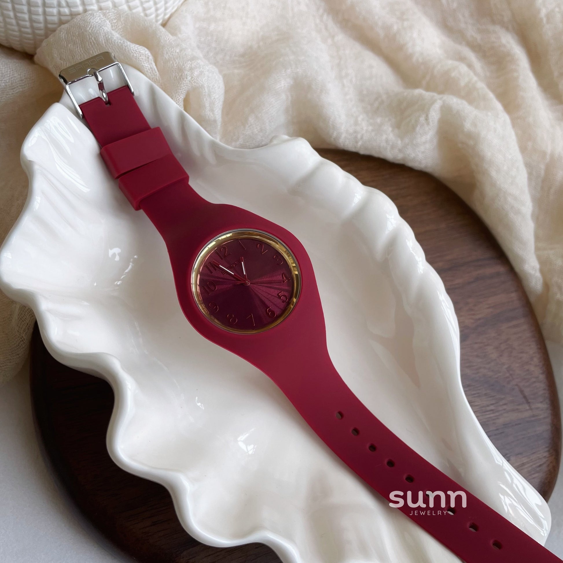 Syriah Vibrant Silicone Watch [KJYO6L4G]