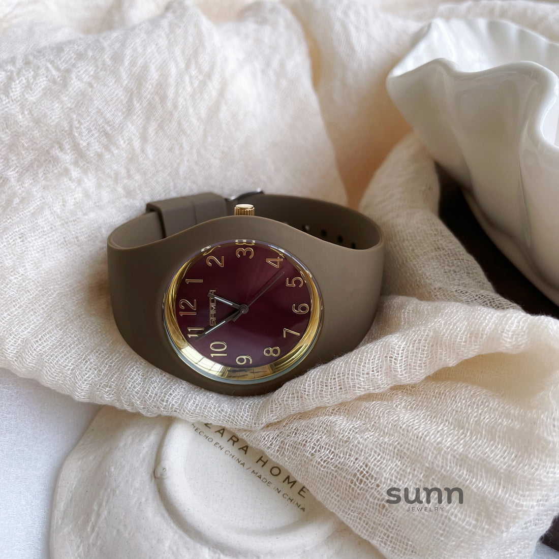 Syriah Vibrant Silicone Watch [AHER7V4D]