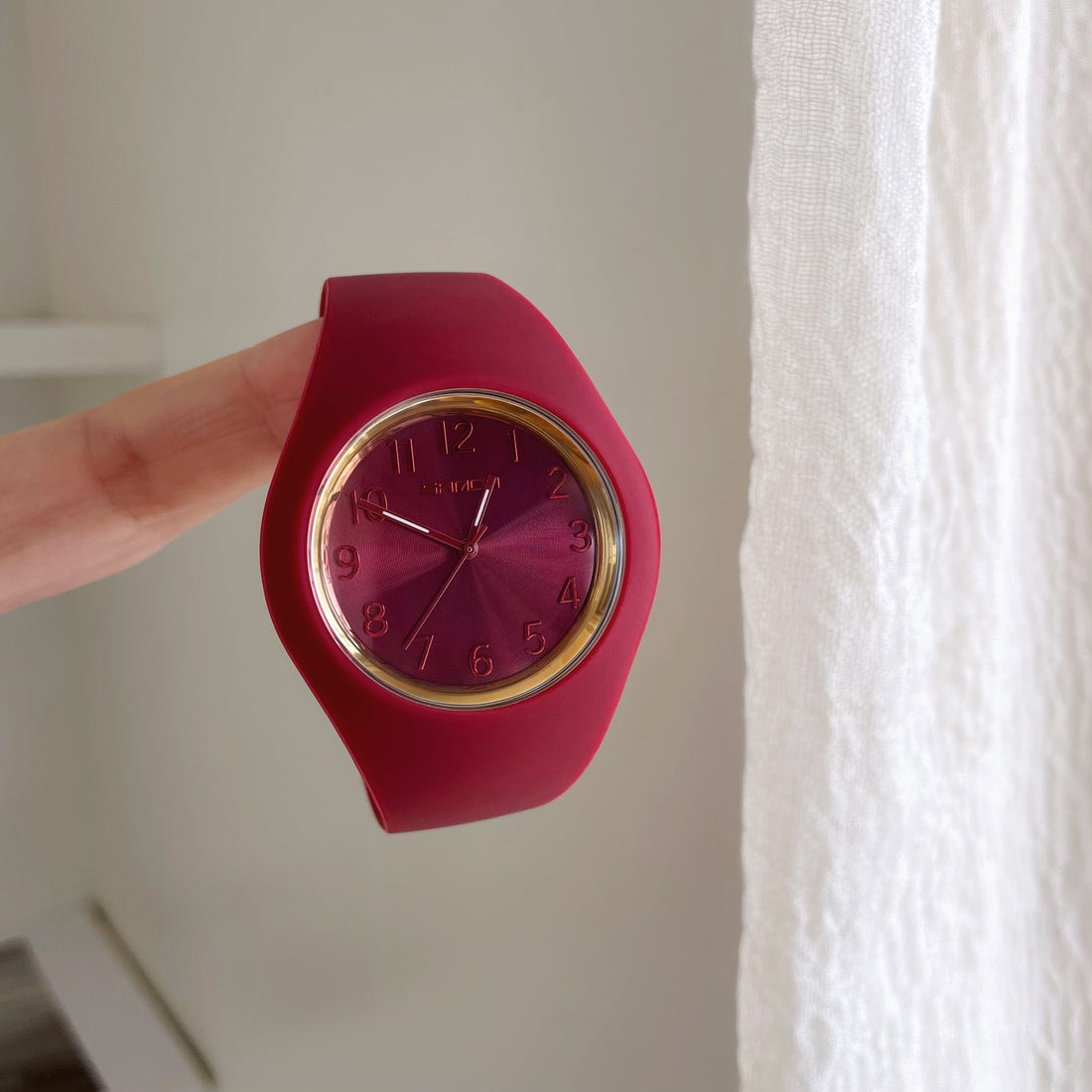 Syriah Vibrant Silicone Watch [AHER7V4D]