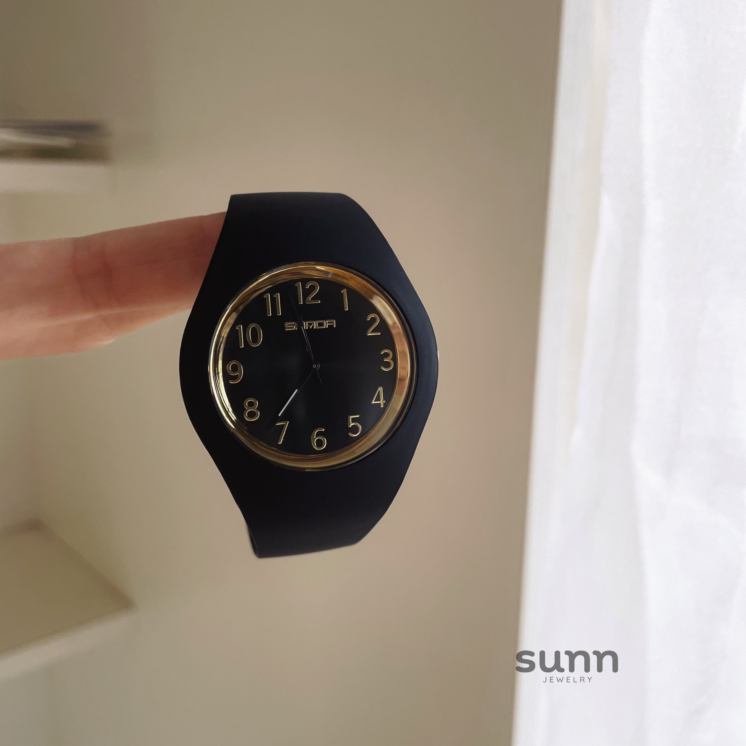 Syriah Vibrant Silicone Watch [L1ETERY6]