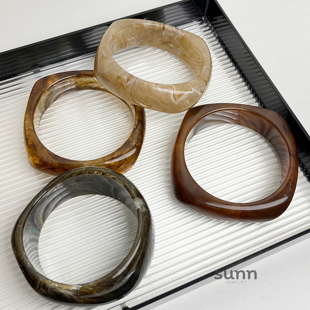 Taelyn Geometric Resin Cuff Bracelet [A7U9KUEE]