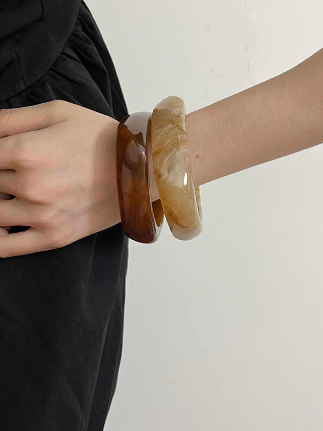 Taelyn Geometric Resin Cuff Bracelet [4GUV3W5Z]