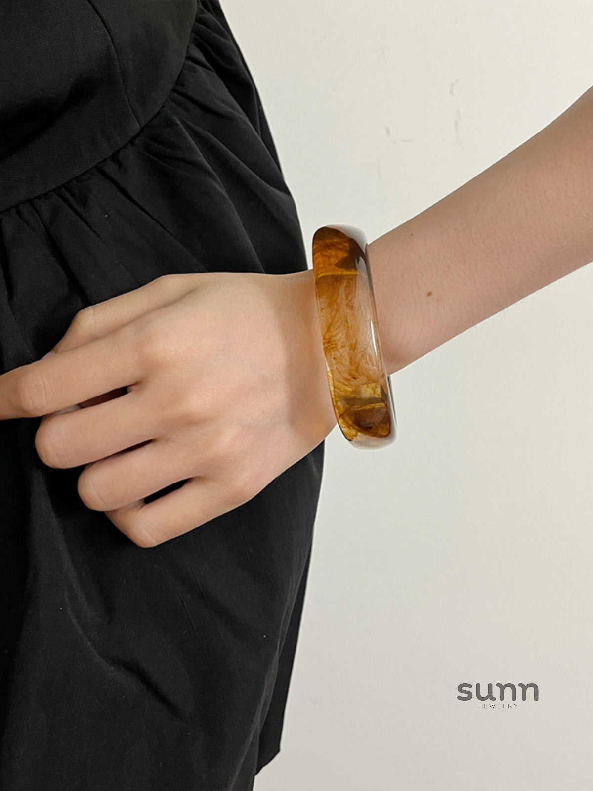 Taelyn Geometric Resin Cuff Bracelet [8PACGZYA]
