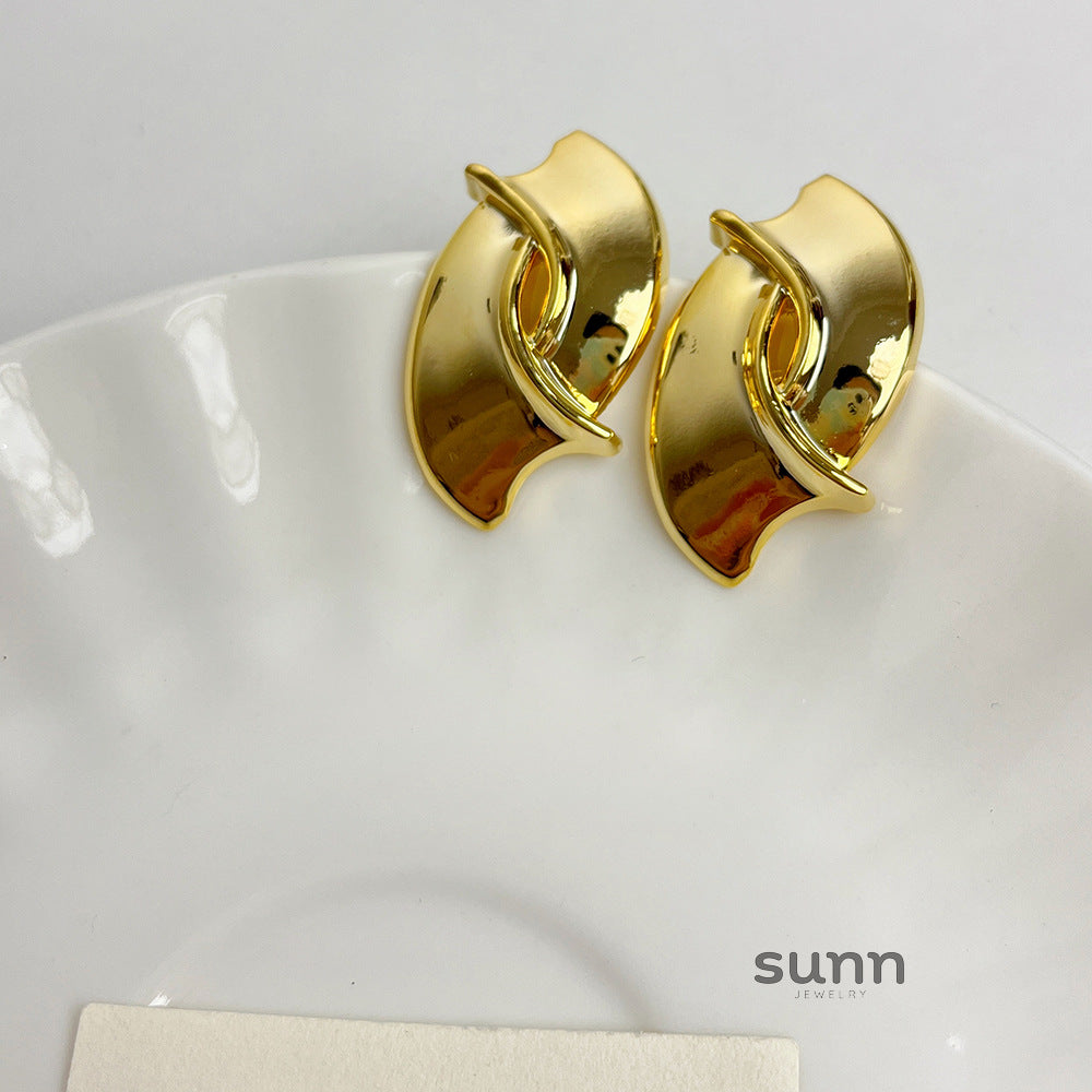 Takiyah Sculptural Drop Earrings [5M4DNAM5]