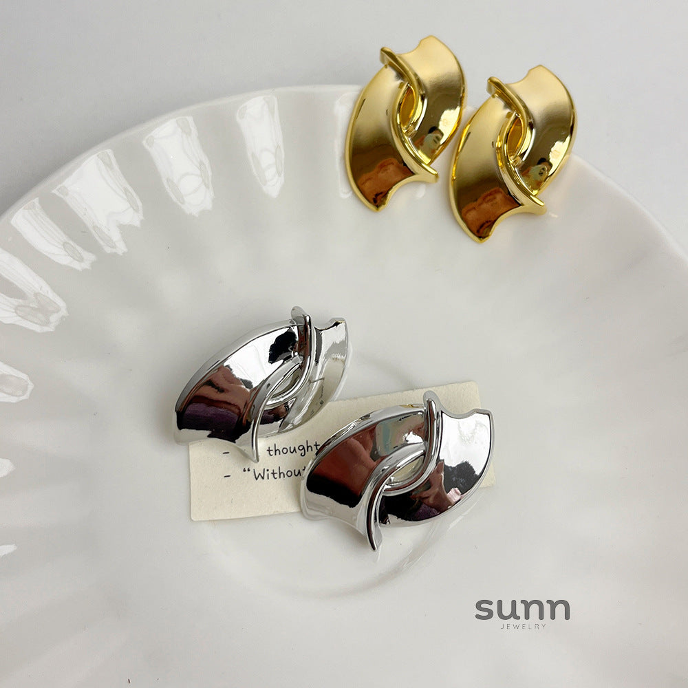 Takiyah Sculptural Drop Earrings [38WL263J]