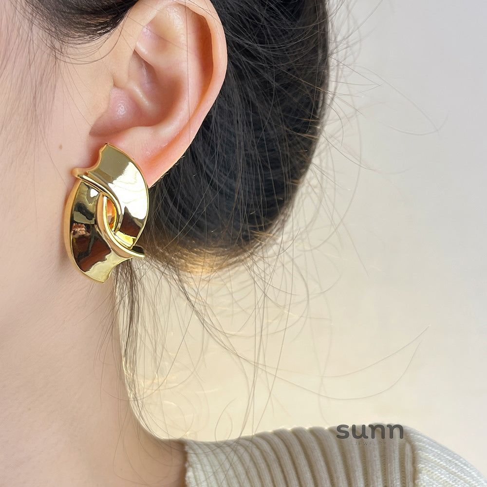 Takiyah Sculptural Drop Earrings [MZ5S5D78]