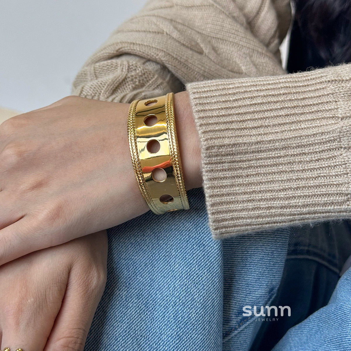 Tamiyah Sculptural Cuff Bracelet [QZTXCL17]