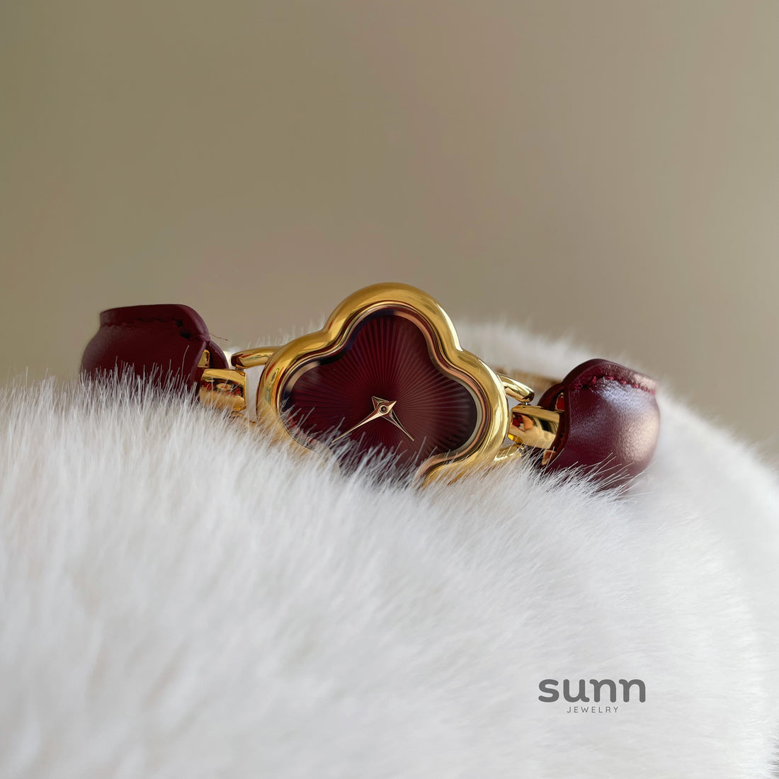 Tania Clover Bracelet Watch [58F6AGMN]