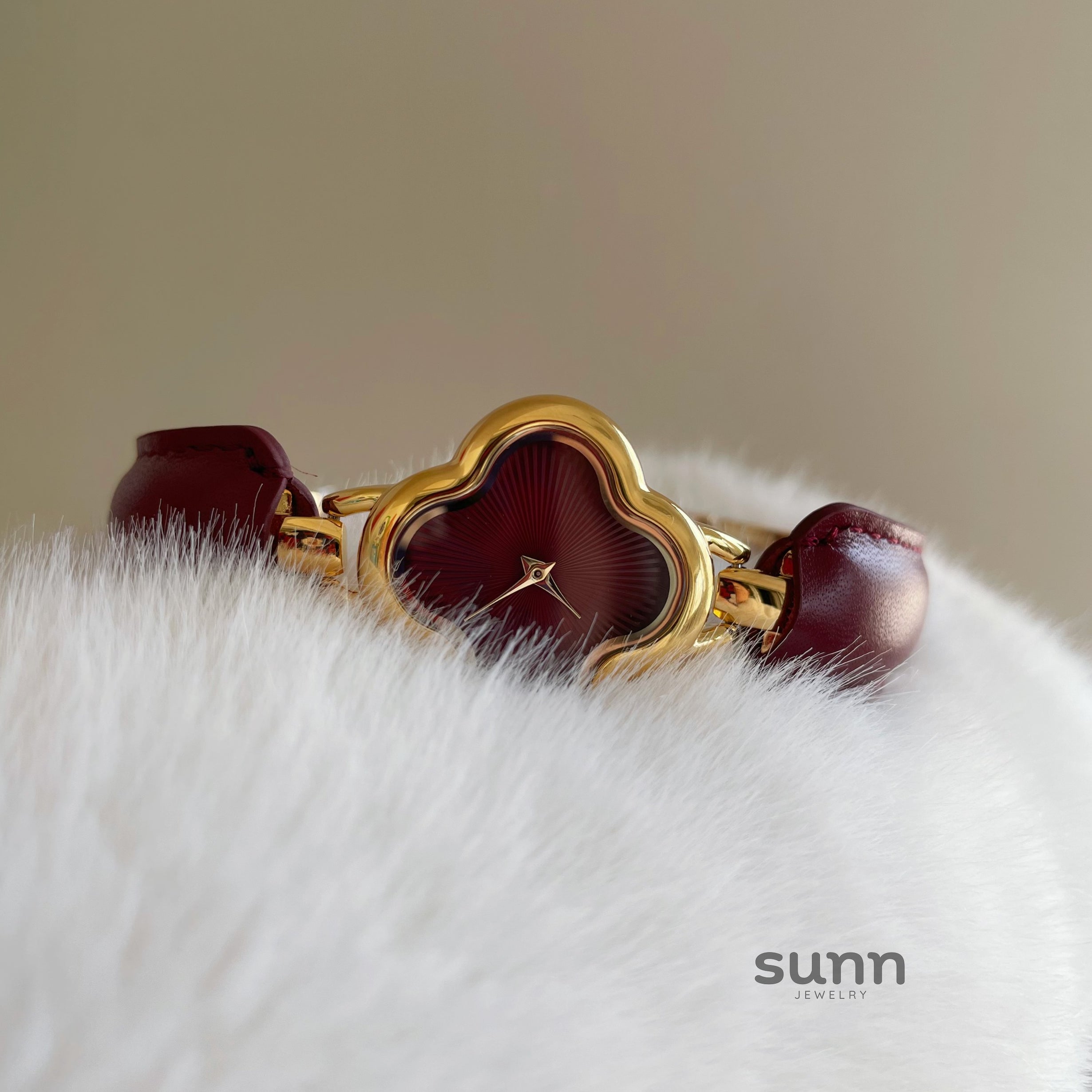 Tania Clover Bracelet Watch [9WS4CW05]