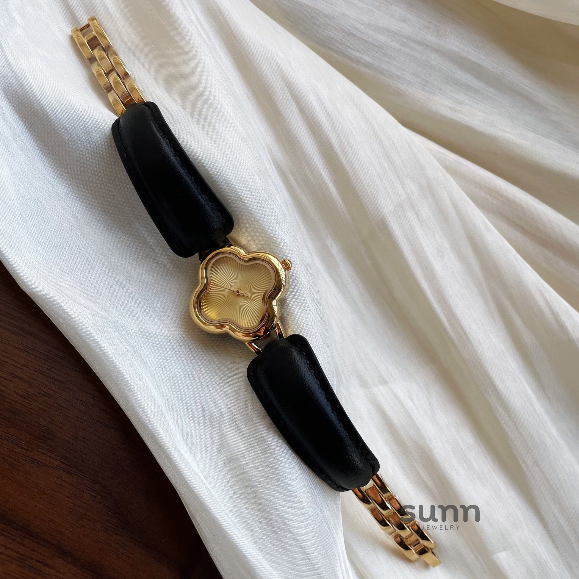 Tania Clover Bracelet Watch [XMF8EBXY]