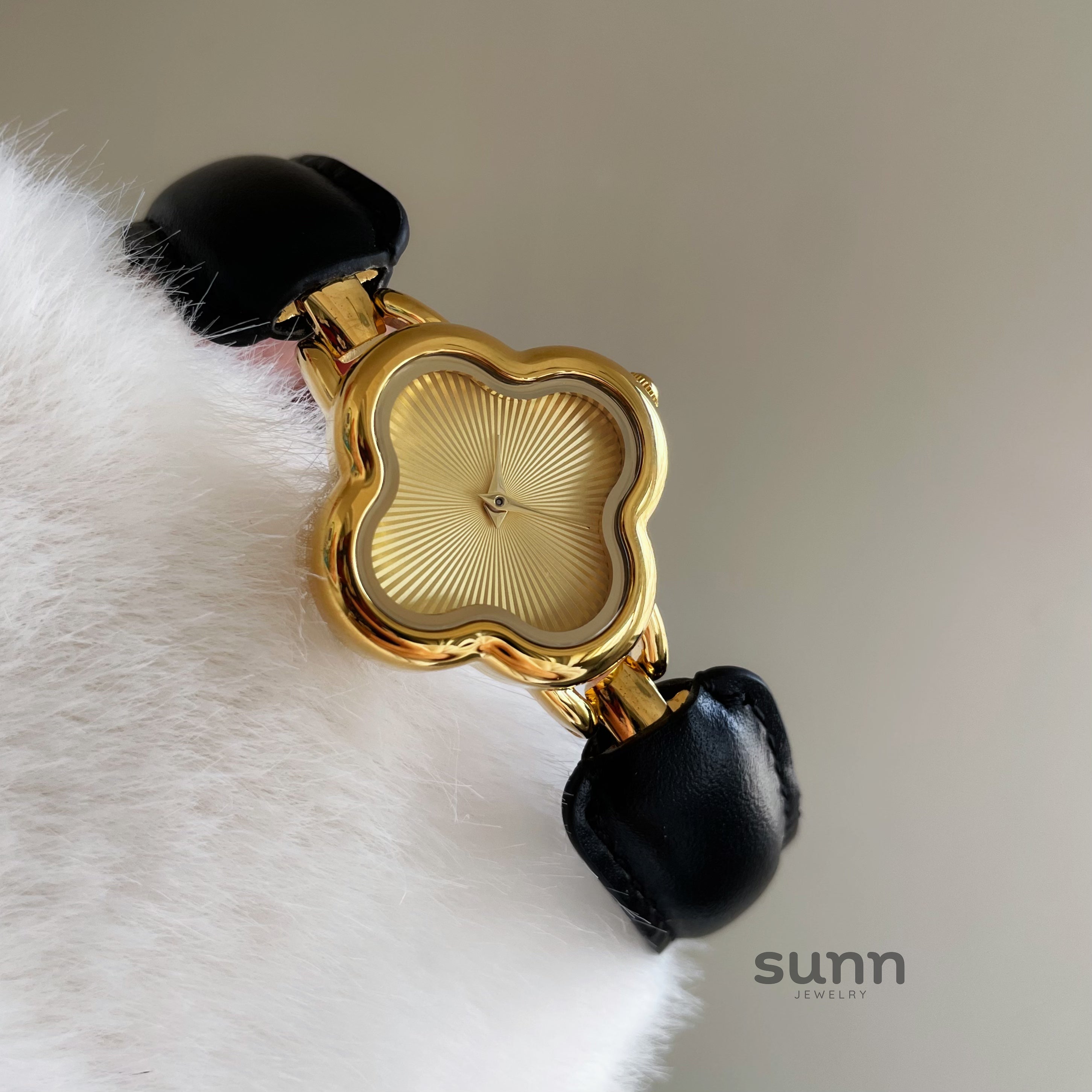Tania Clover Bracelet Watch [SCCUO61S]