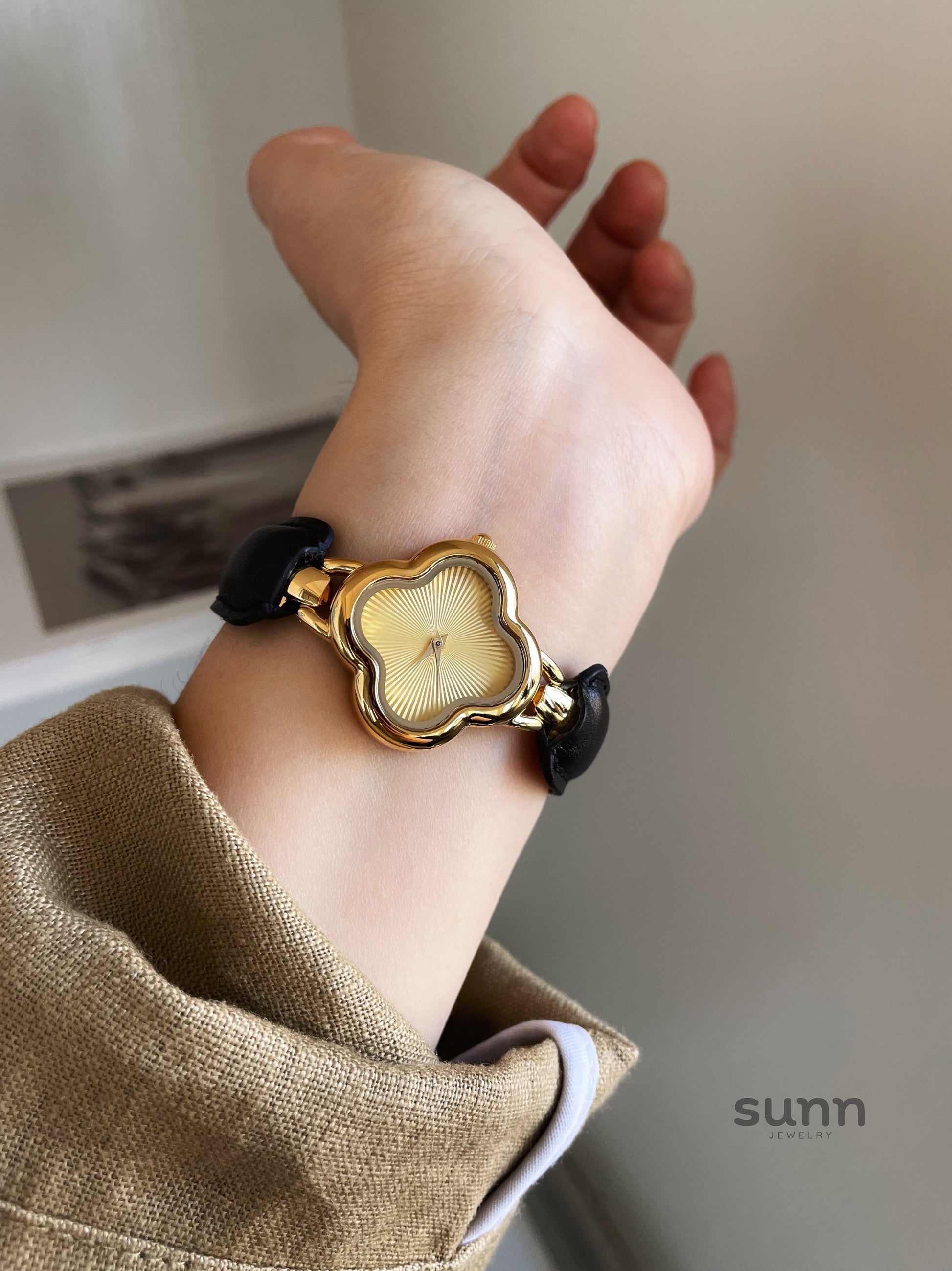 Tania Clover Bracelet Watch [8K1GEH7X]