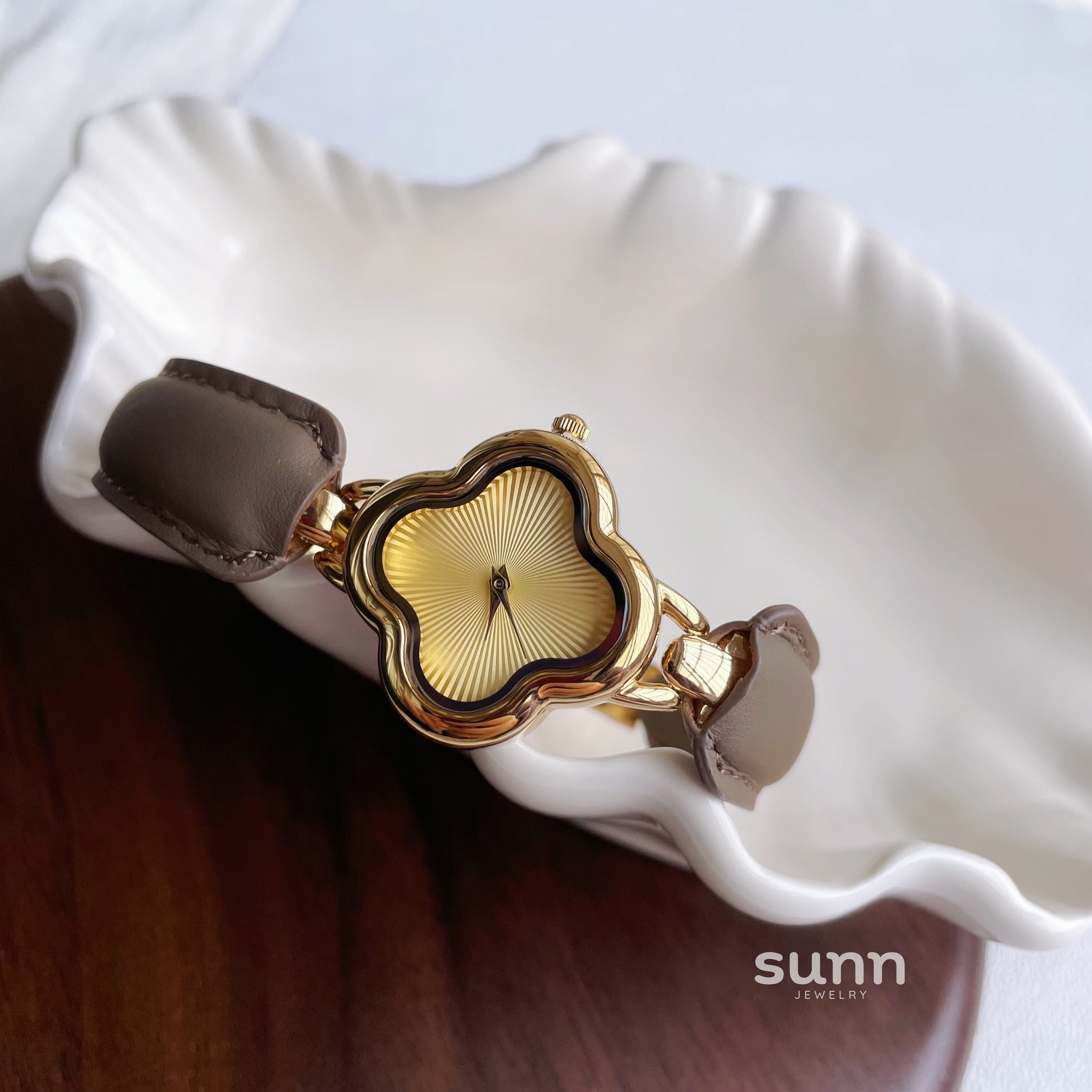 Tania Clover Bracelet Watch [R7PPIDB4]