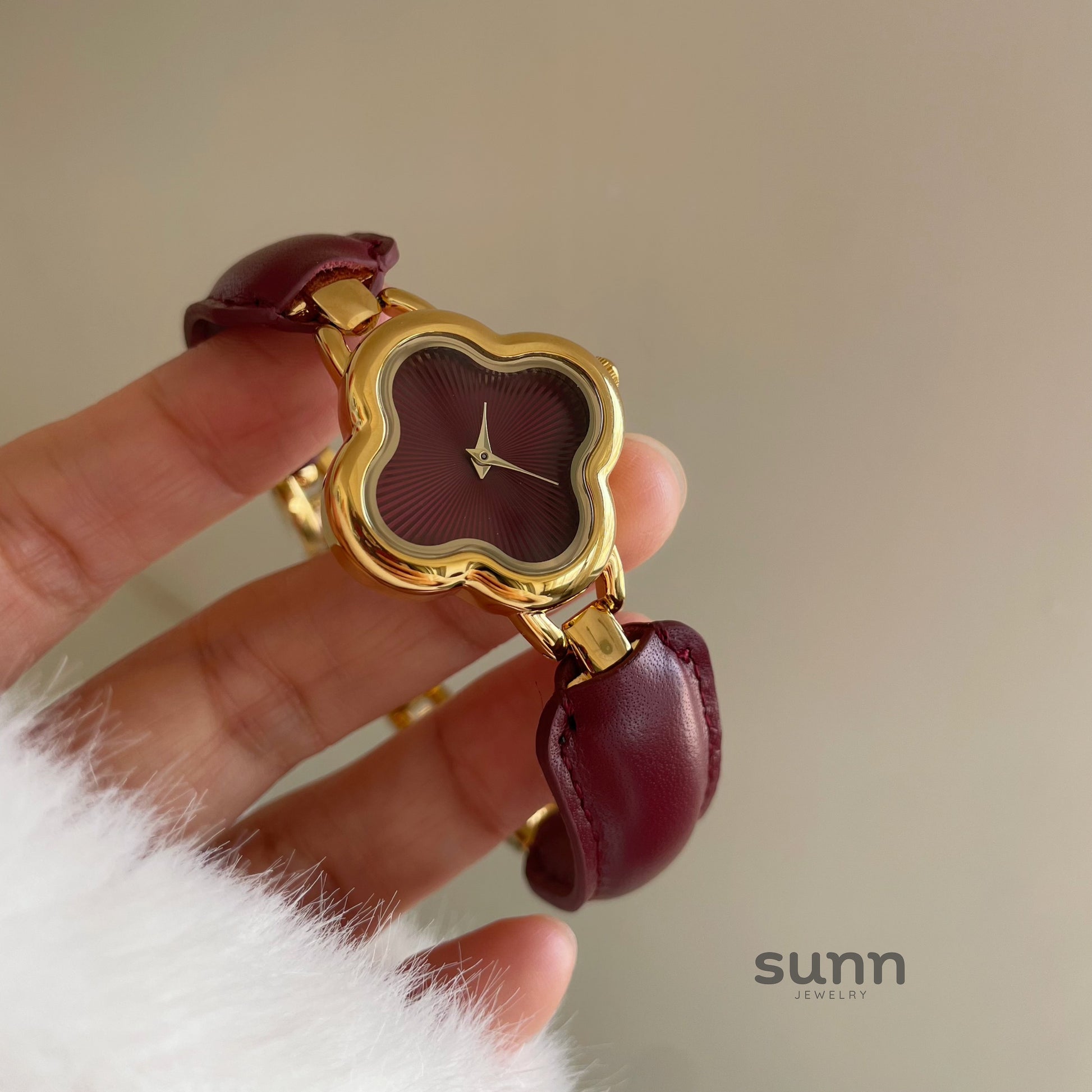 Tania Clover Bracelet Watch [94Z1W0YF]