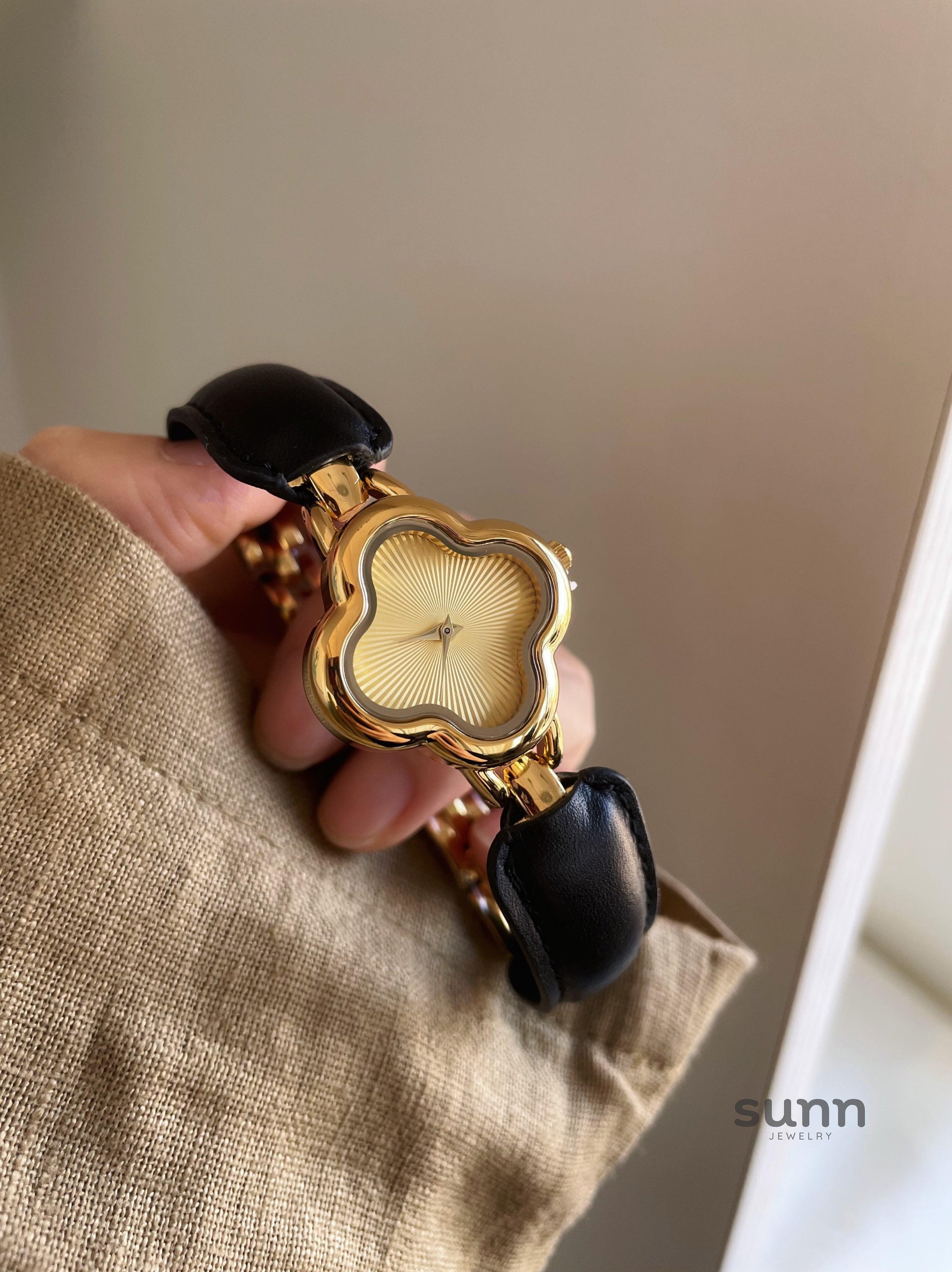 Tania Clover Bracelet Watch [KF5NB6RR]