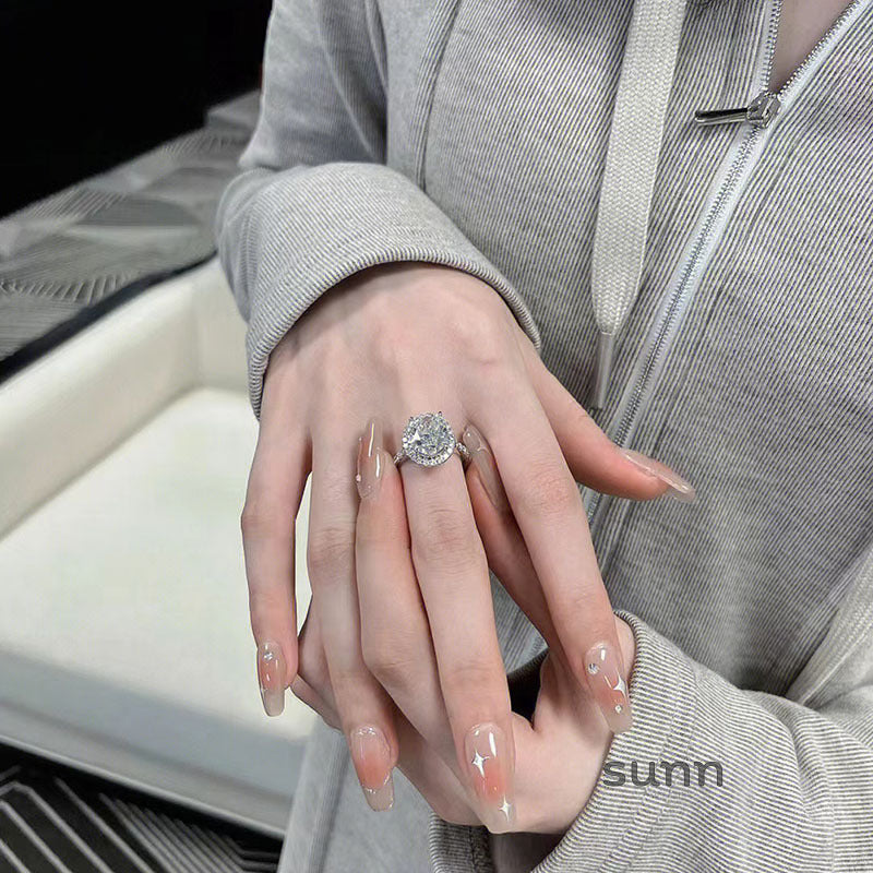 Tariyah Moissanite Oval Open Ring [0VQS0A5P]