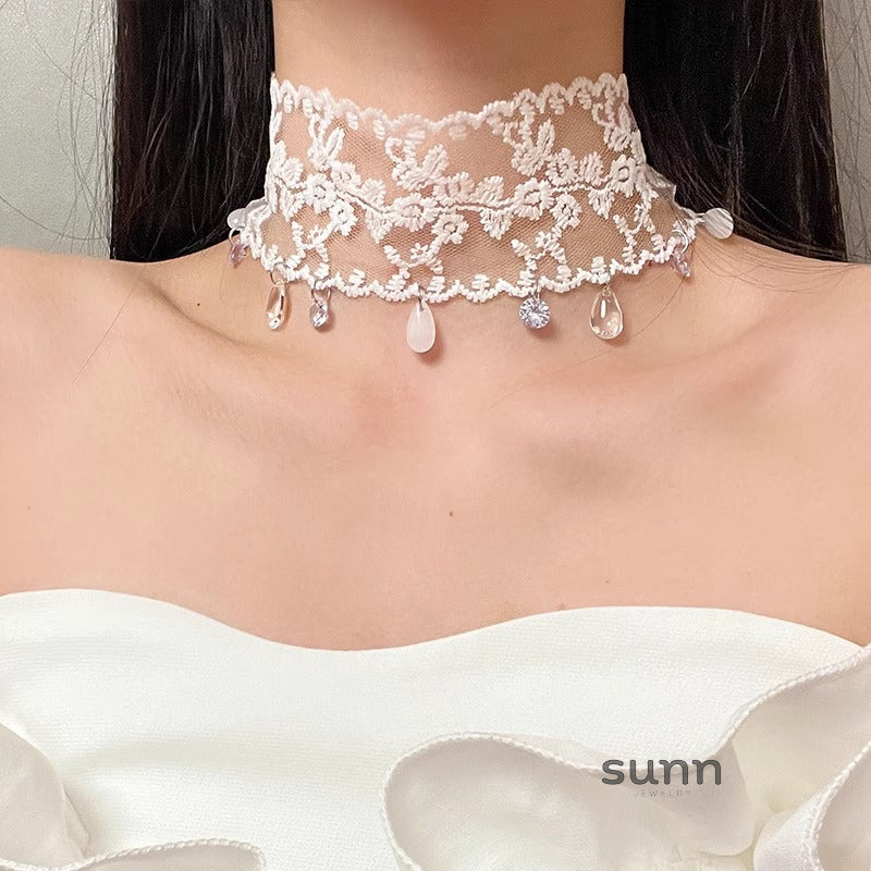 Tasnim Lace Heart Choker [KXMDY460]