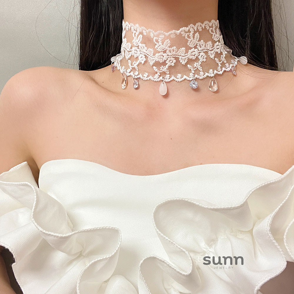 Tasnim Lace Heart Choker [54WP87P3]