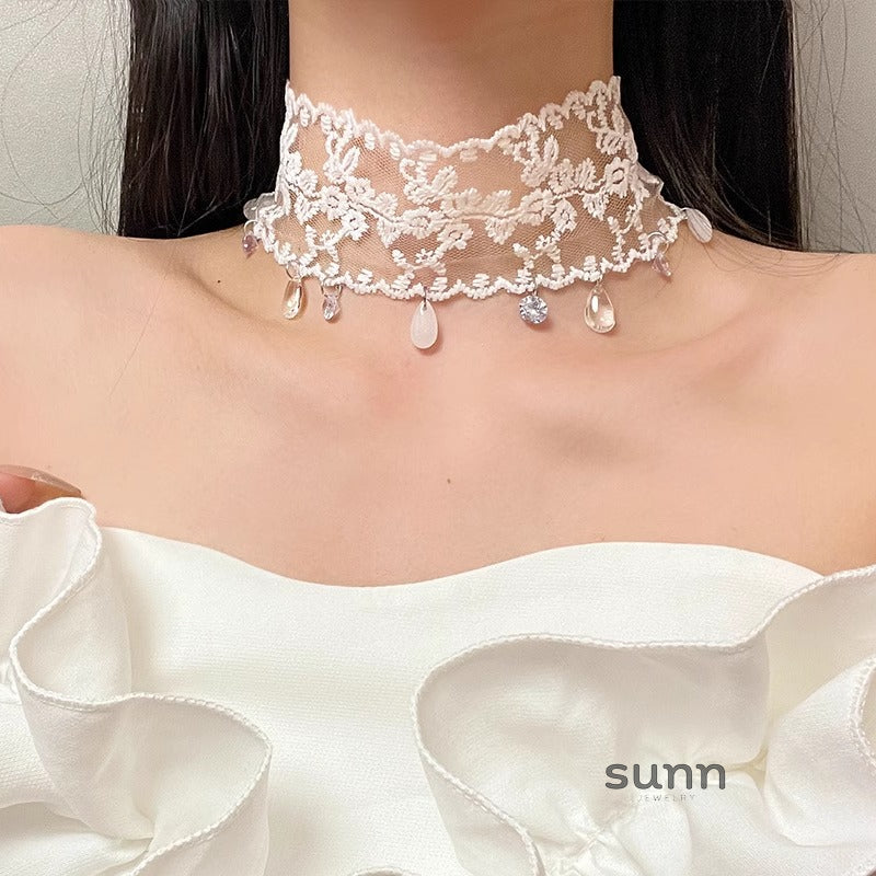 Tasnim Lace Heart Choker [LHJ3M0T9]