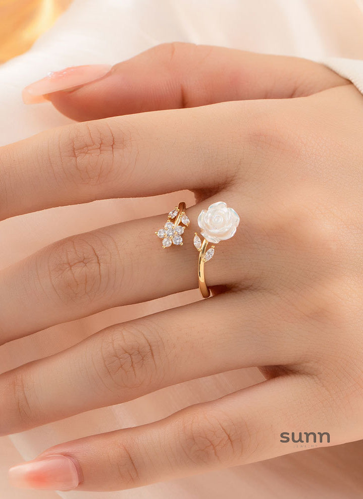 Tayler Shell Camellia Open Ring [IQVH1MZI]
