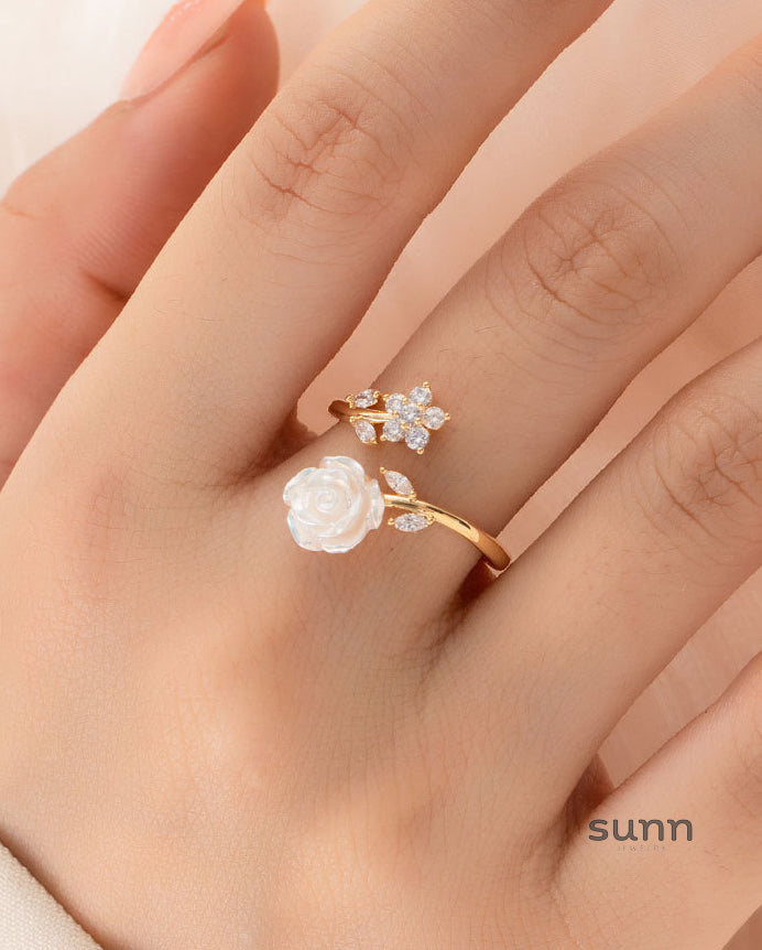 Tayler Shell Camellia Open Ring [J3V7S815]