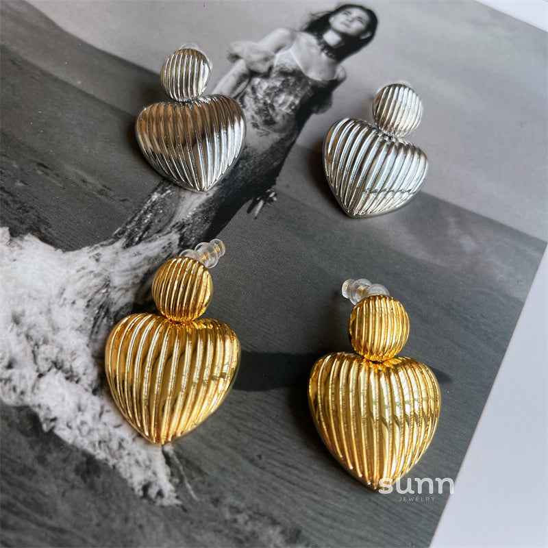 Tea Striped Heart Earrings [E0LU9MBA]