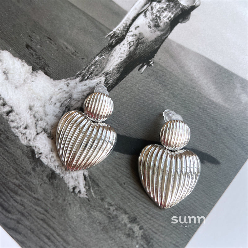Tea Striped Heart Earrings [HZJFR52O]