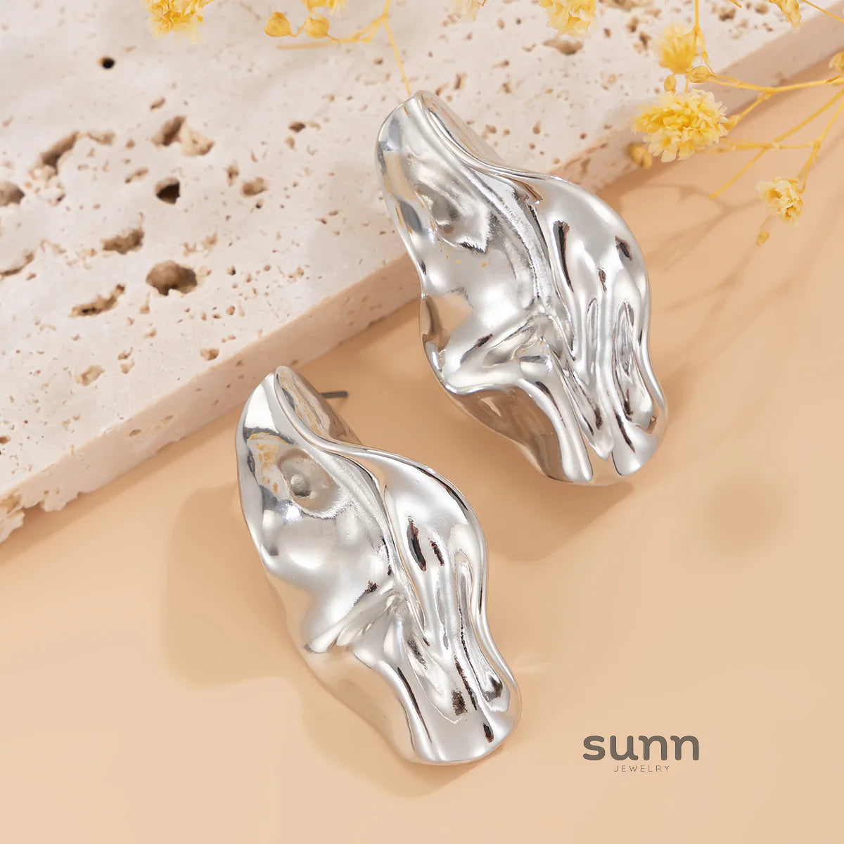 Teagen Sculptural Stud Earrings