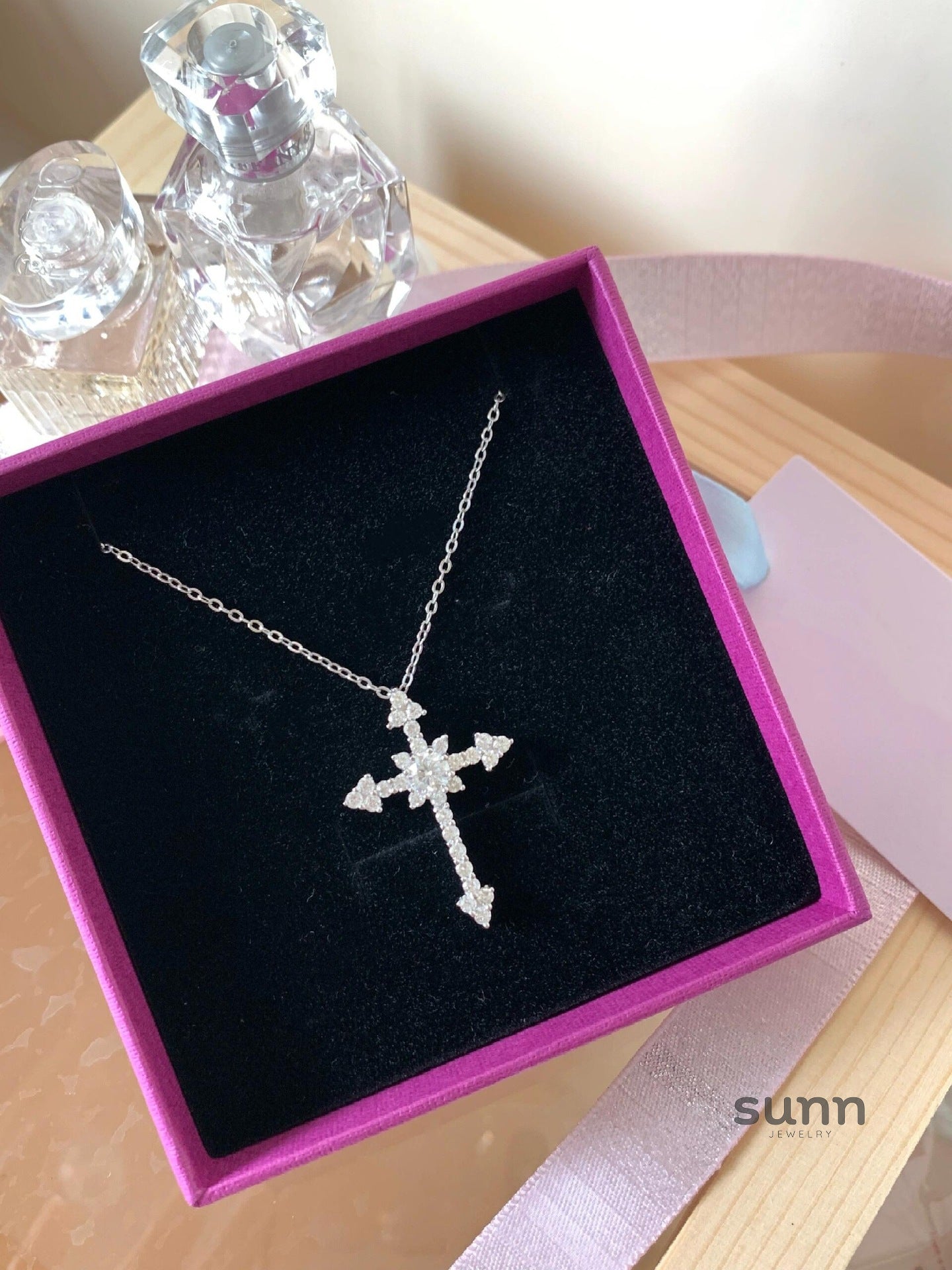 Thais Sterling Silver Diamond Cross Necklace [HRQMXMNT]
