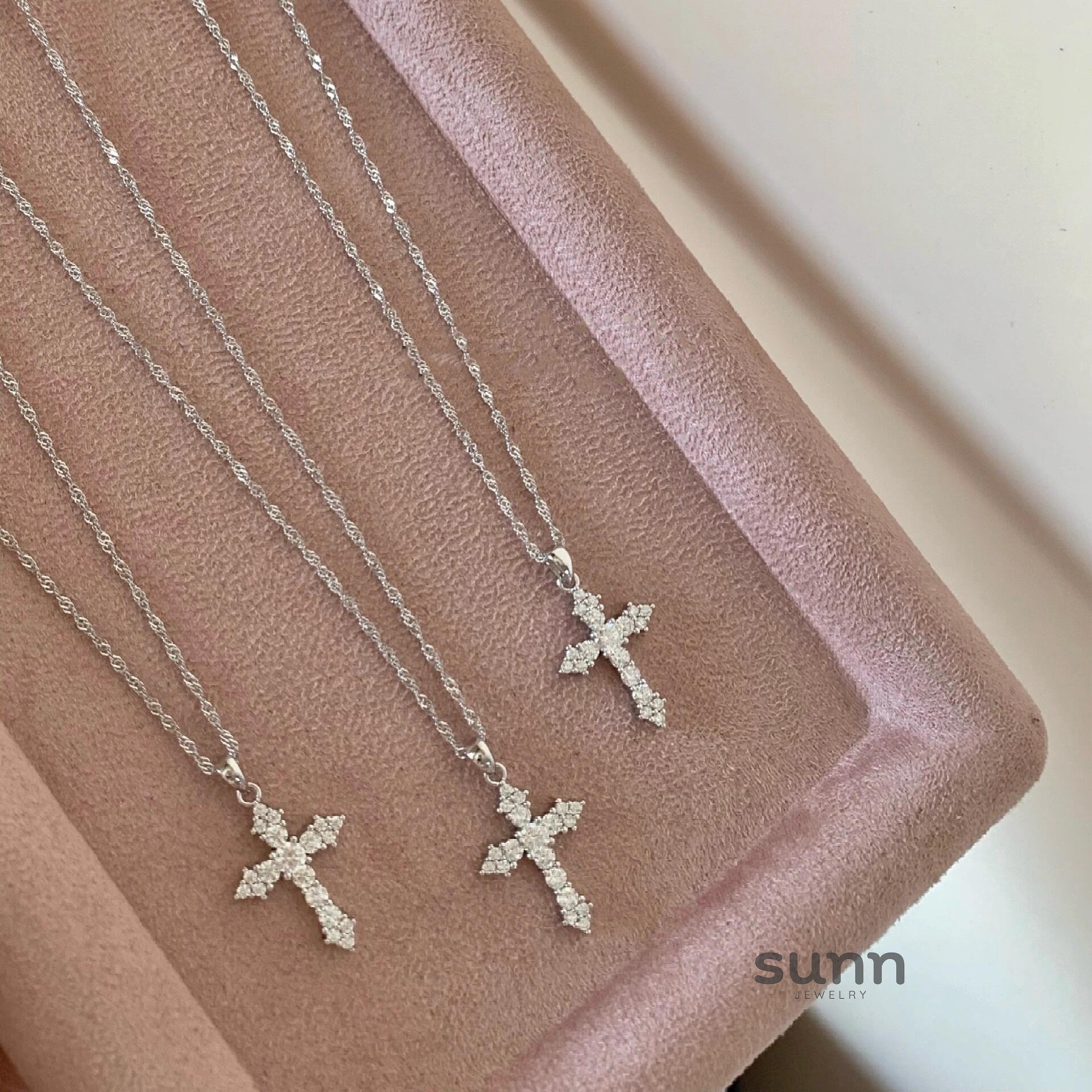 Thais Sterling Silver Diamond Cross Necklace [GJSXFO1U]