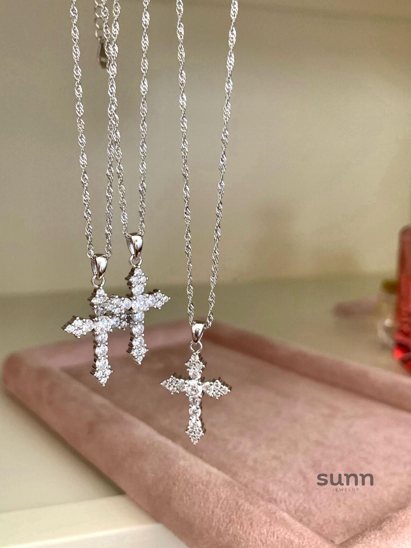 Thais Sterling Silver Diamond Cross Necklace [WRCKYO7G]