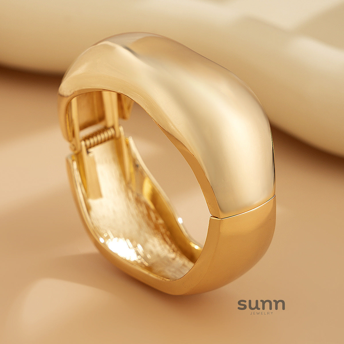 Thea Sculptural Cuff Bracelet [L1EBN7Z6]