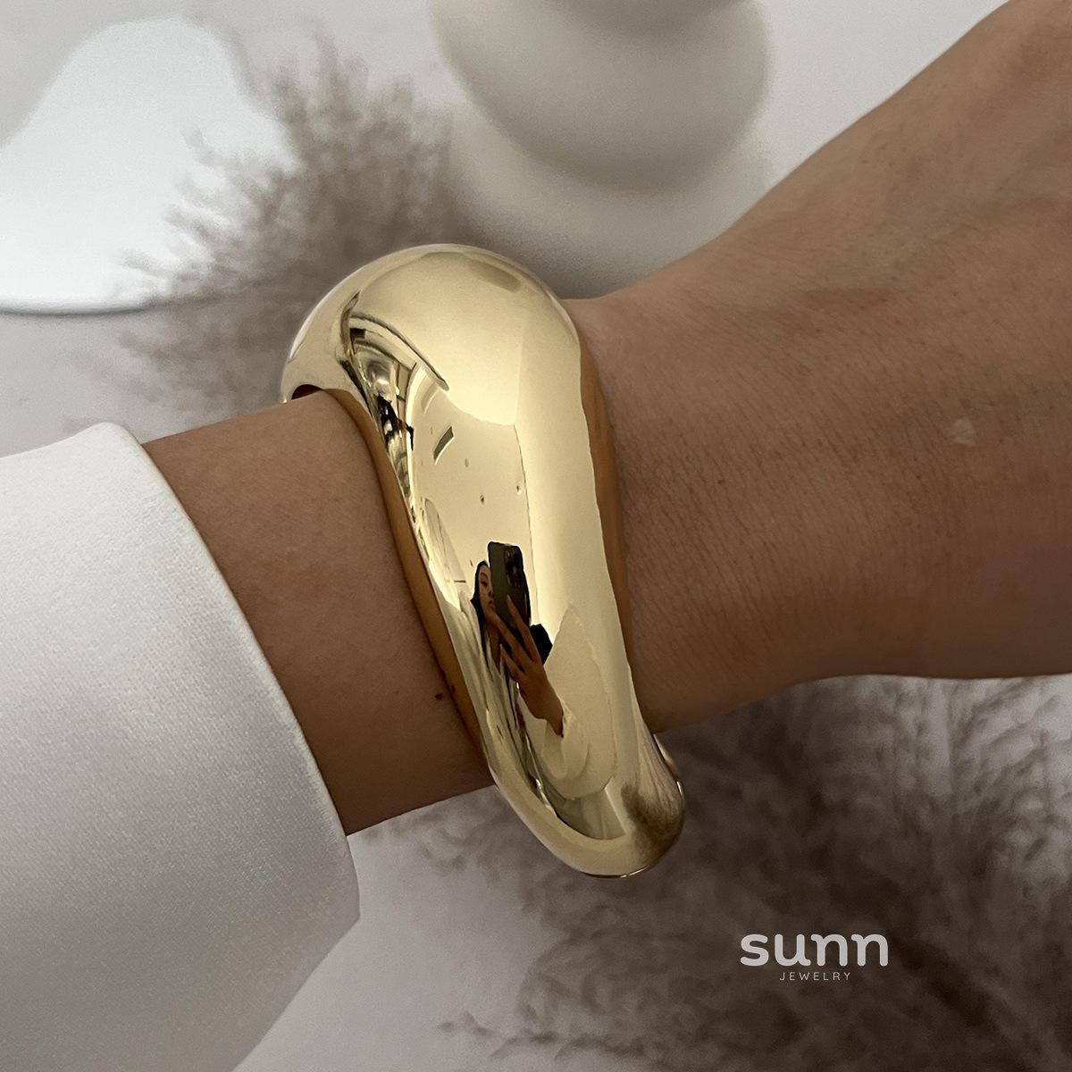 Thea Sculptural Cuff Bracelet [1T2HFGEG]