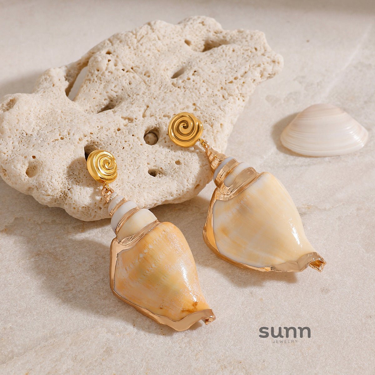 Theodora Shell Charm Jewelry Set [ZIDU65IV]