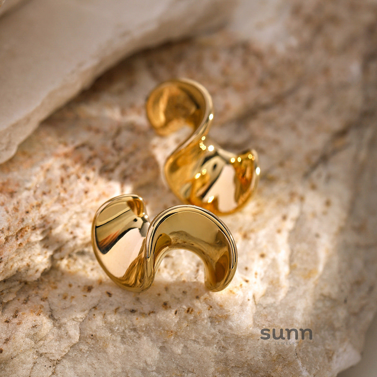 Tinleigh Gold Art Spiral Earrings [C8PEUCPX]