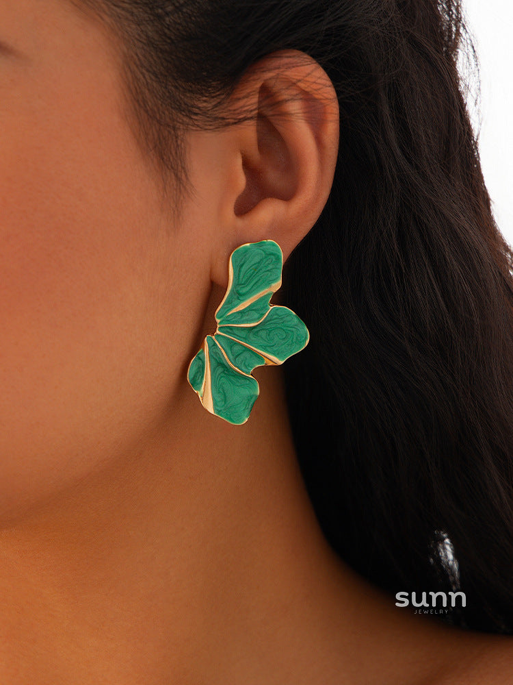Tinley Gradient Petal Earrings [BIIJF30Y]