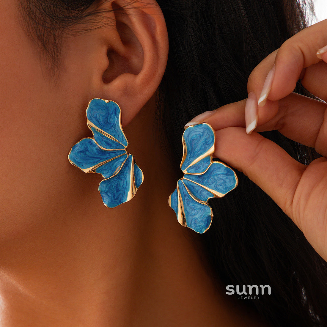 Tinley Gradient Petal Earrings [T2DHTRUB]