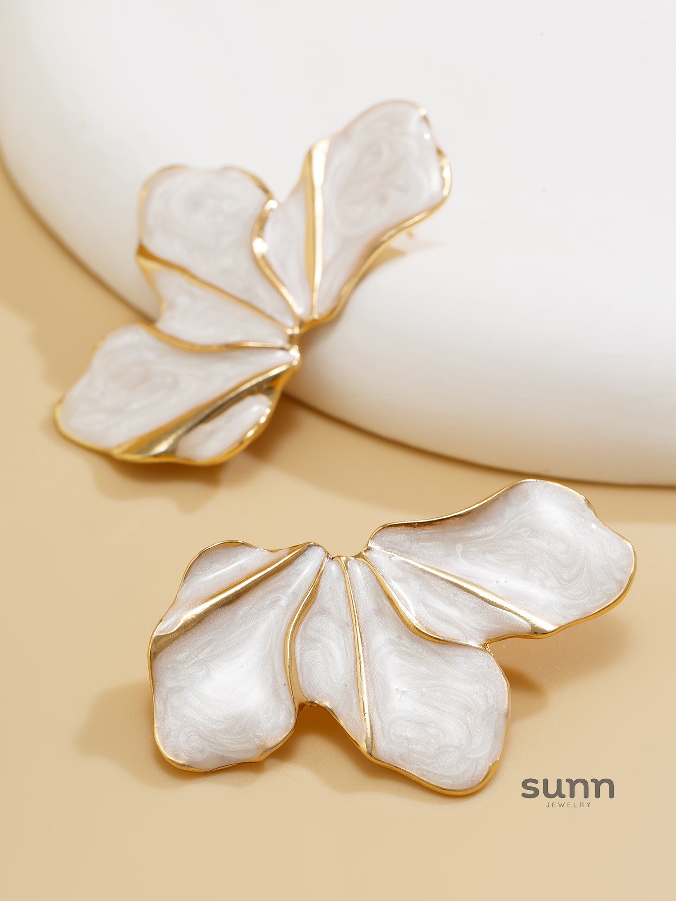 Tinley Gradient Petal Earrings [4NRSRRA5]